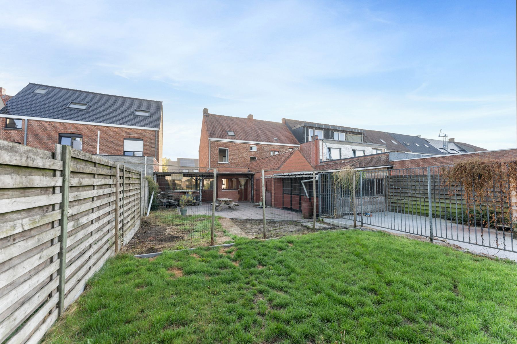 Ruime te renoveren woning met opslagplaats van 65 m² foto 24