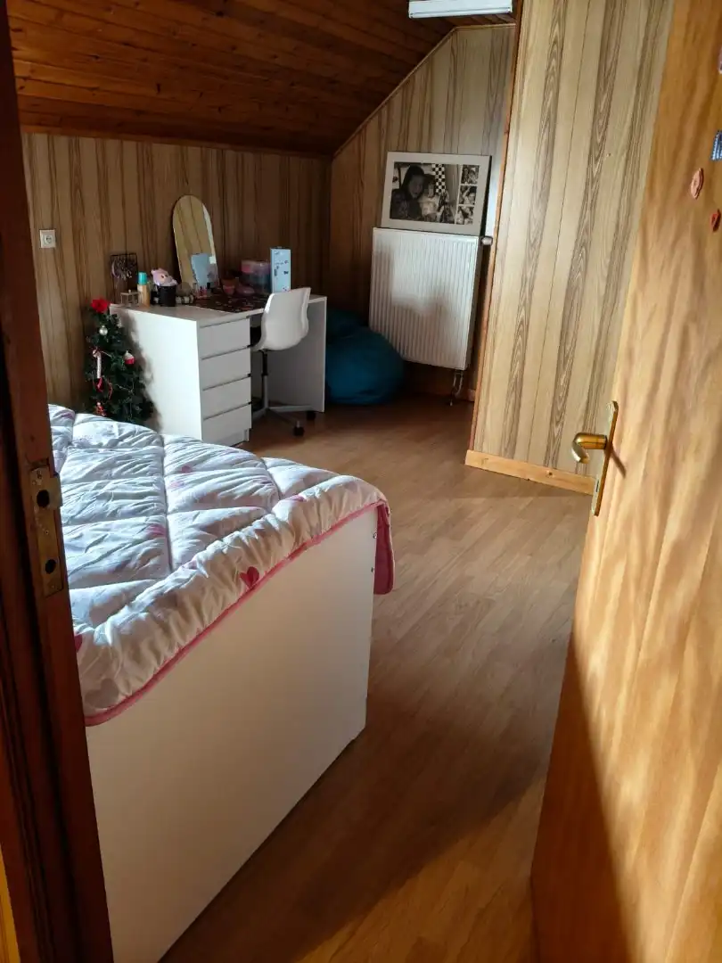 Ruime woning met 4 slaapkamers en garage en carport en tuin foto 23