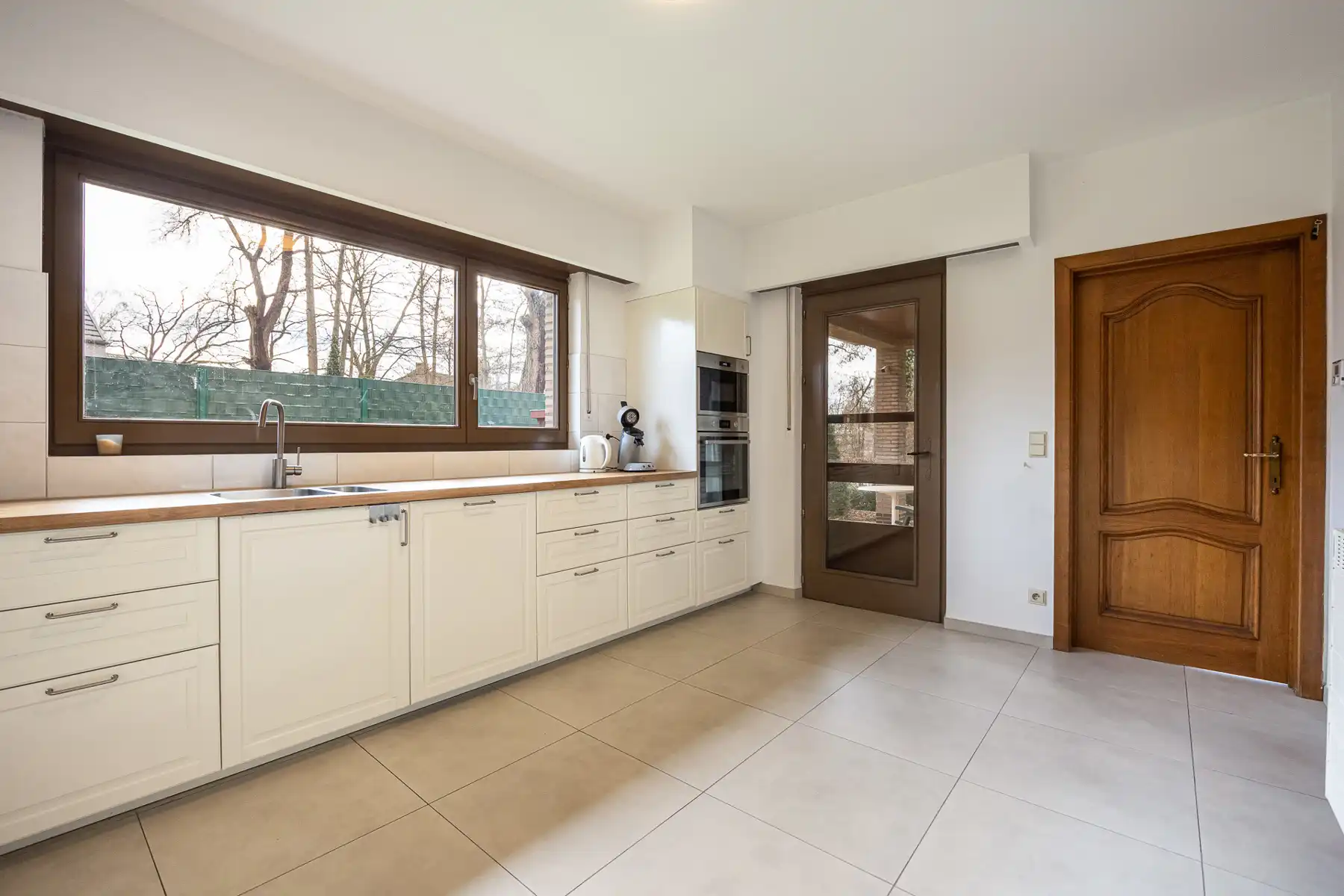 Verrassend ruime woning met 6 slaapkamers en 2 badkamers foto 9