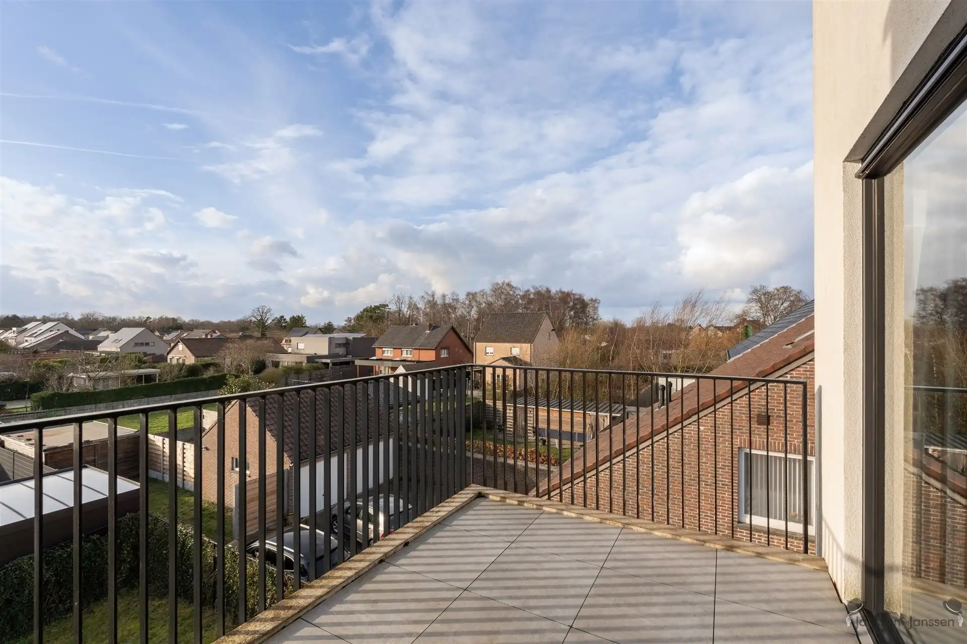 BEN appartement met terras, zonnepanelen, berging & garage foto 5