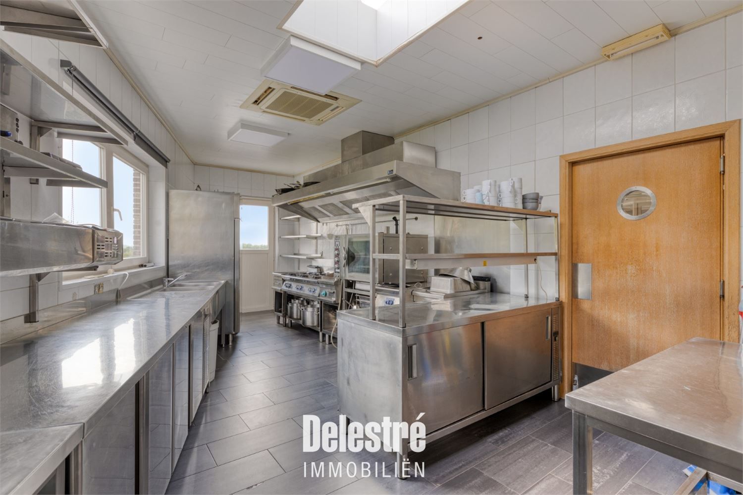 SOLIDE GEBOUW MET UITZONDERLIJKE OPP. 441 M2 foto 18