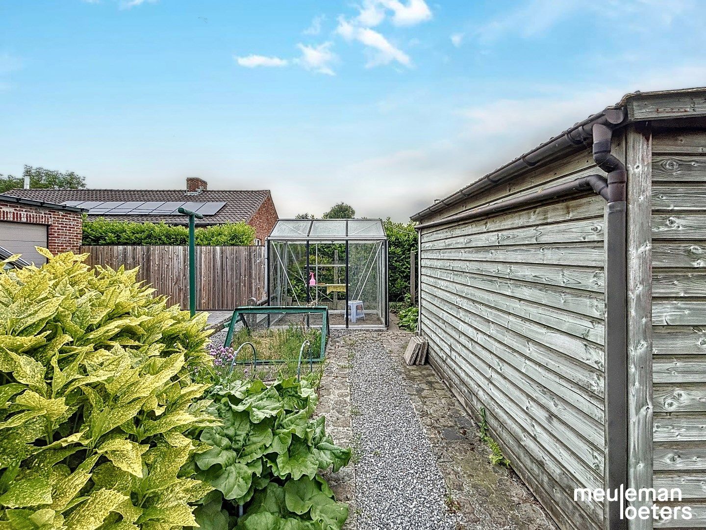 Charmante woning met garage en terras foto 15