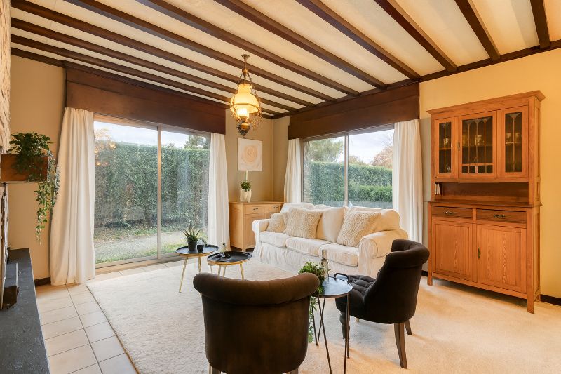 Ruime woning op 1061 m2! foto 3