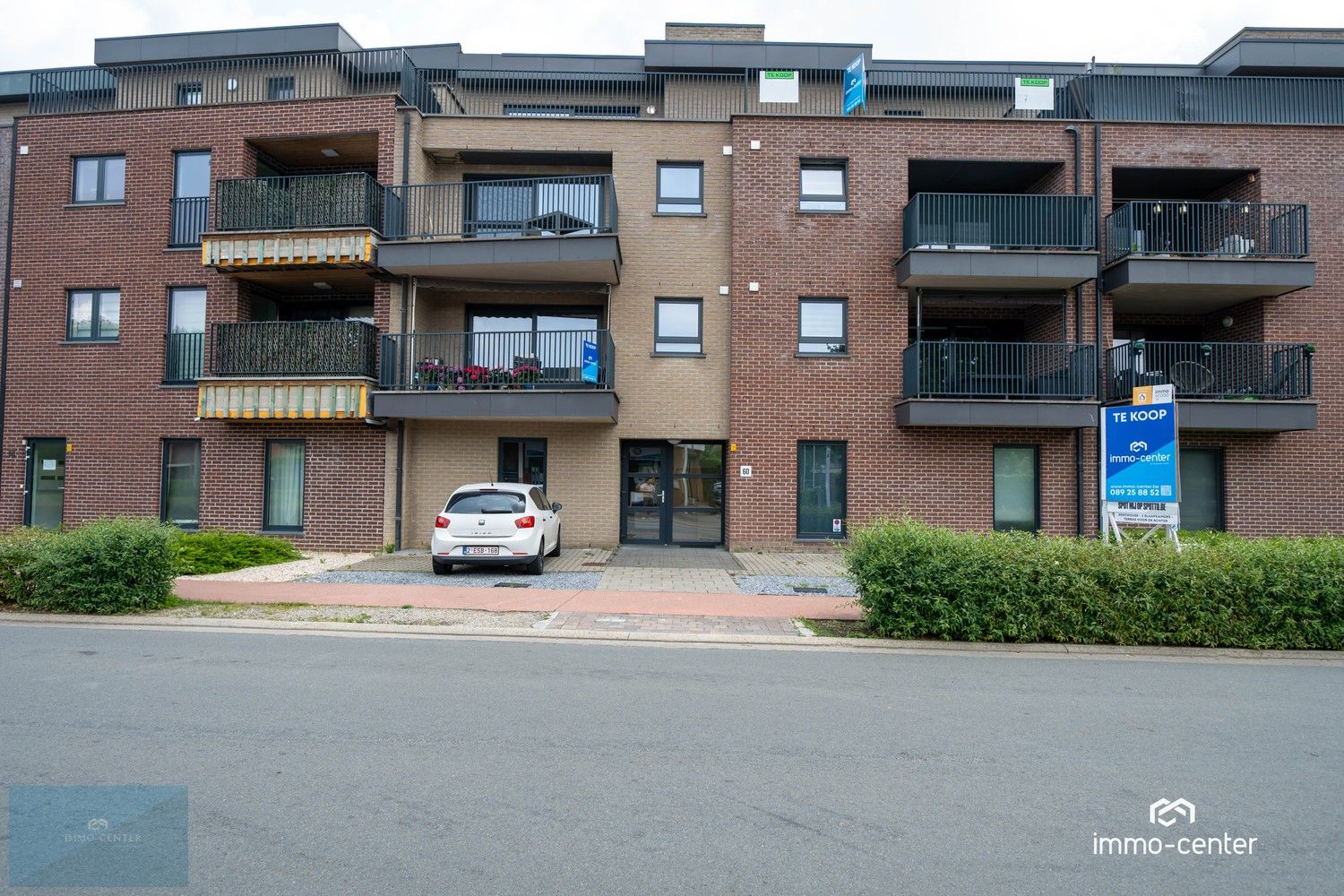 Instapklaar appartement met 2 slaapkamers, autostaanplaats, 2 terrassen in groene omgeving foto 2