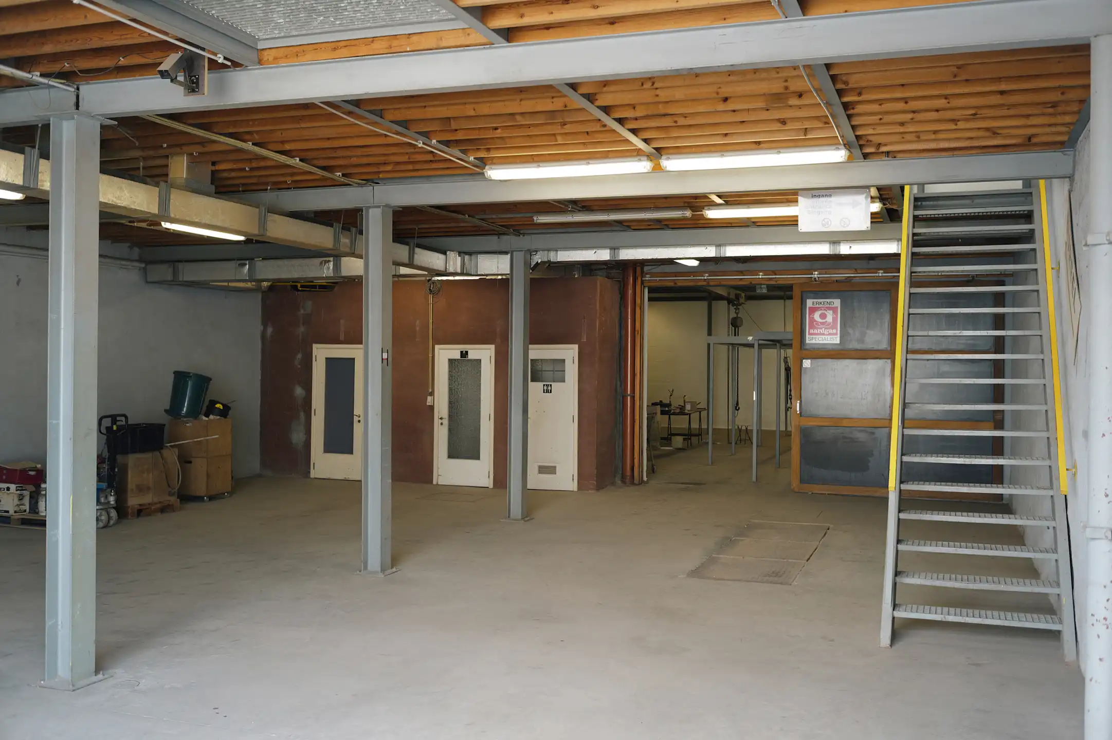 Bedrijfsgebouw te koop in Merksem foto 2