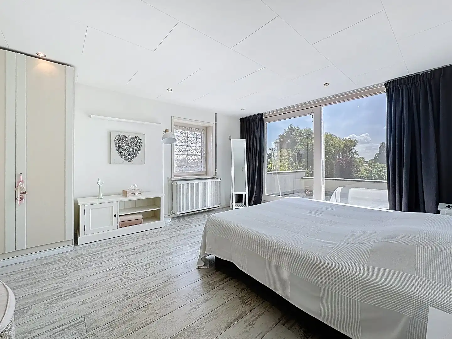 Verassend ruim vlak bij zee foto 11