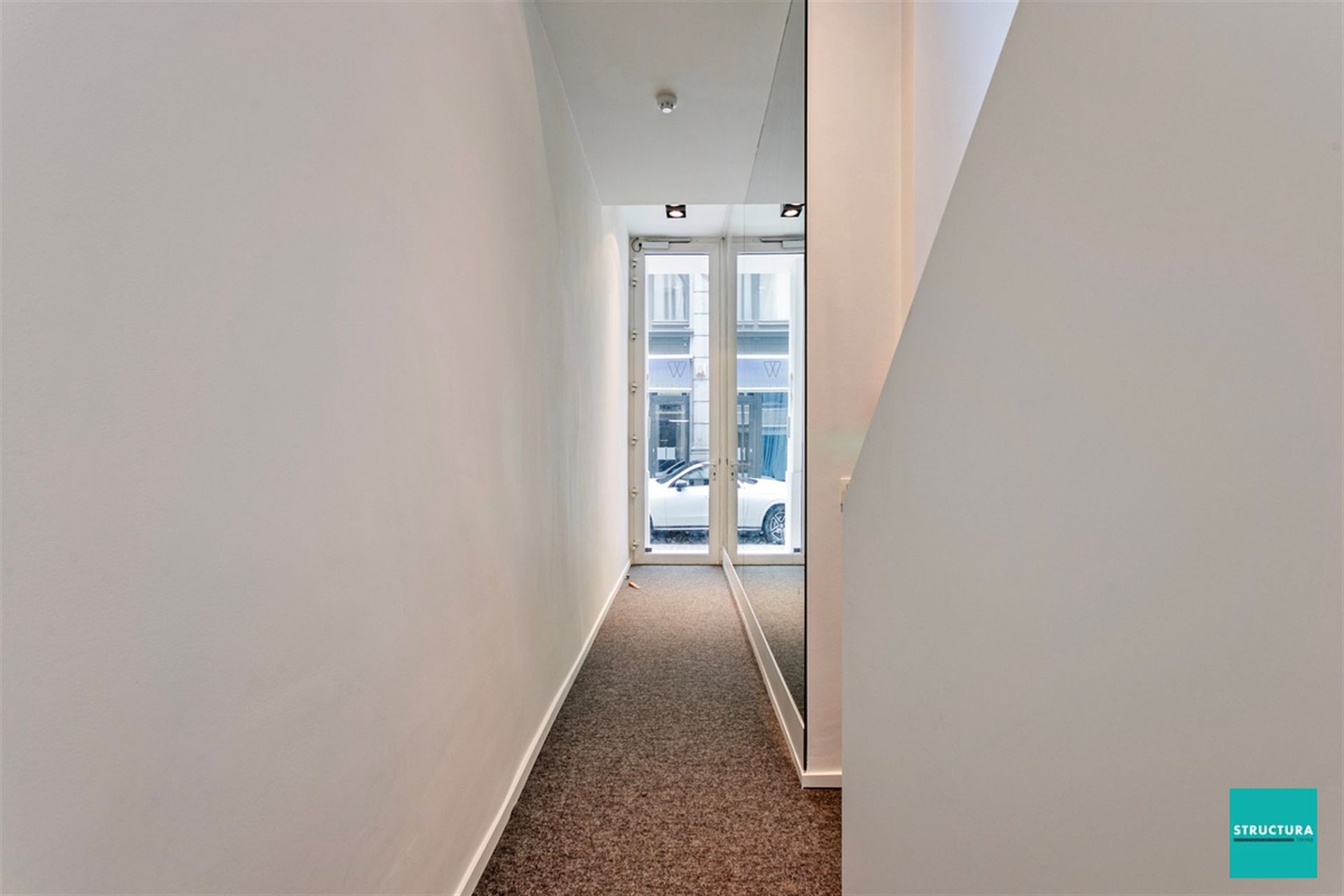 Prachtige unieke verhuring, 2 appartementen en een handelsgelijkvloers te 1000 Brussel. 



 foto 3