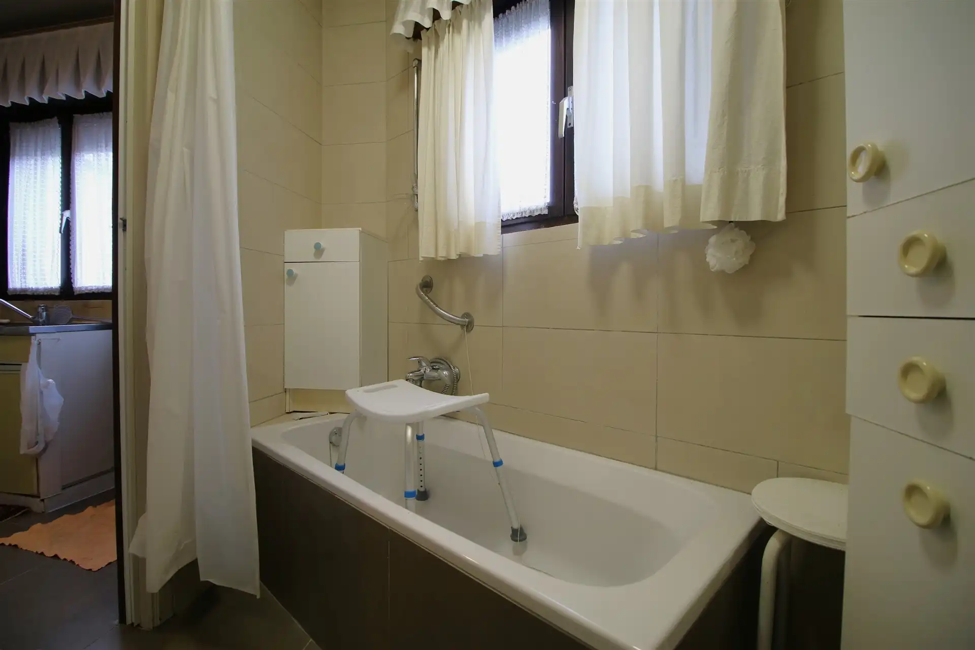 Te renoveren woning / handelshuis in het centrum foto 14