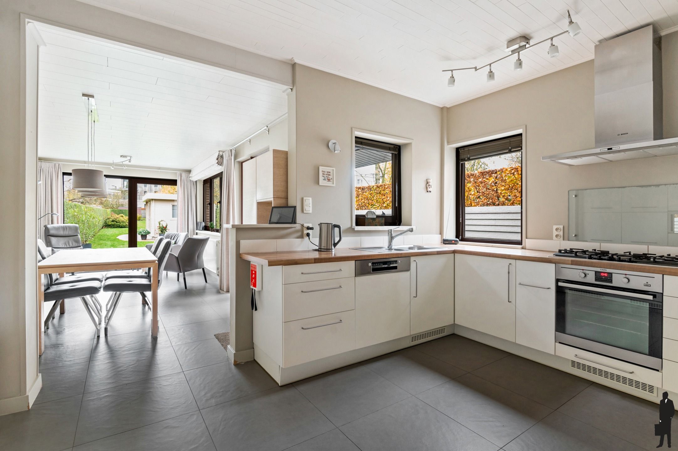 HOB met 4 slpks, bureau en prachtige tuin in centrum Edegem foto 6