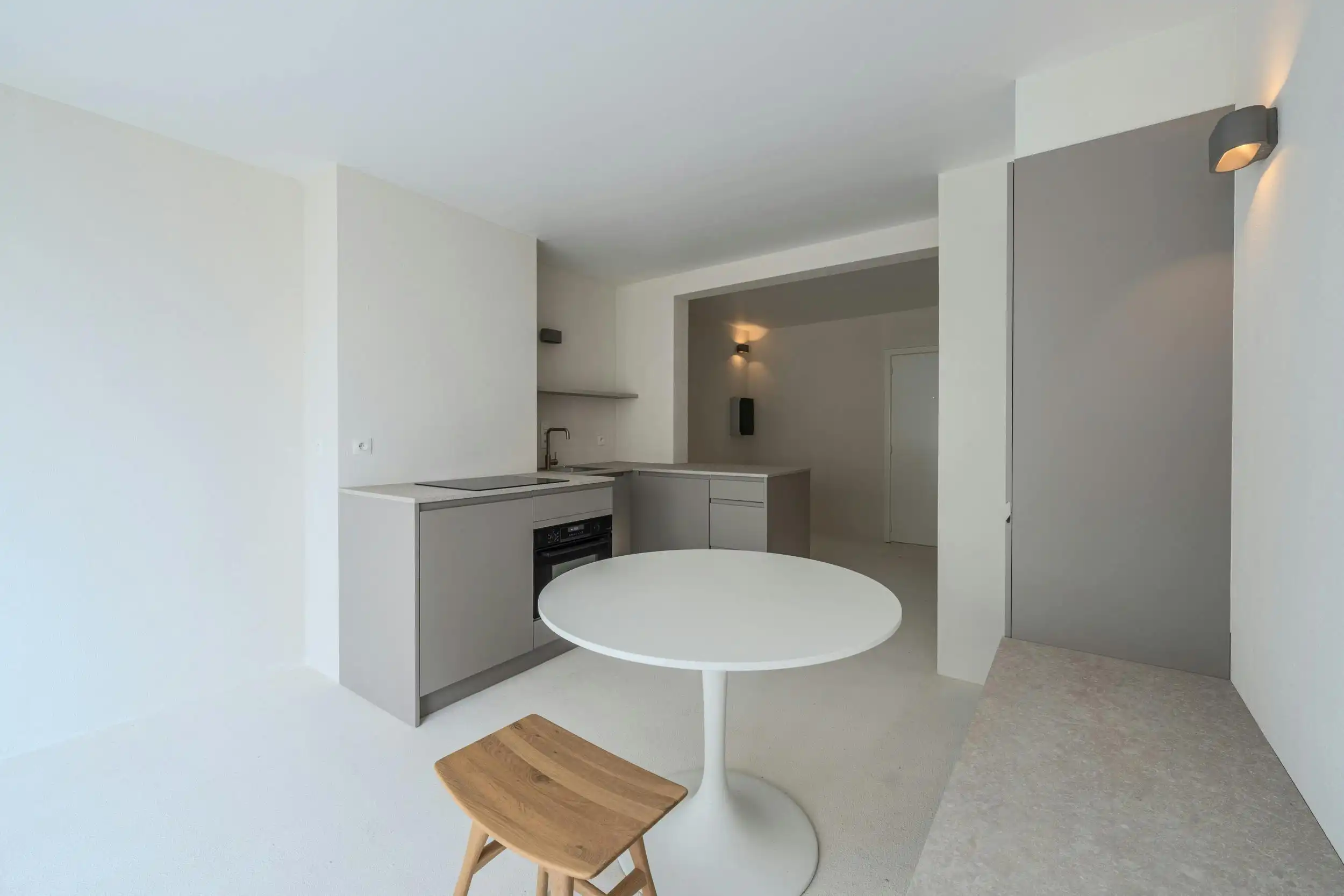 Prachtig gerenoveerde studio met slaaphoek en zijdelings zeezicht! foto 11