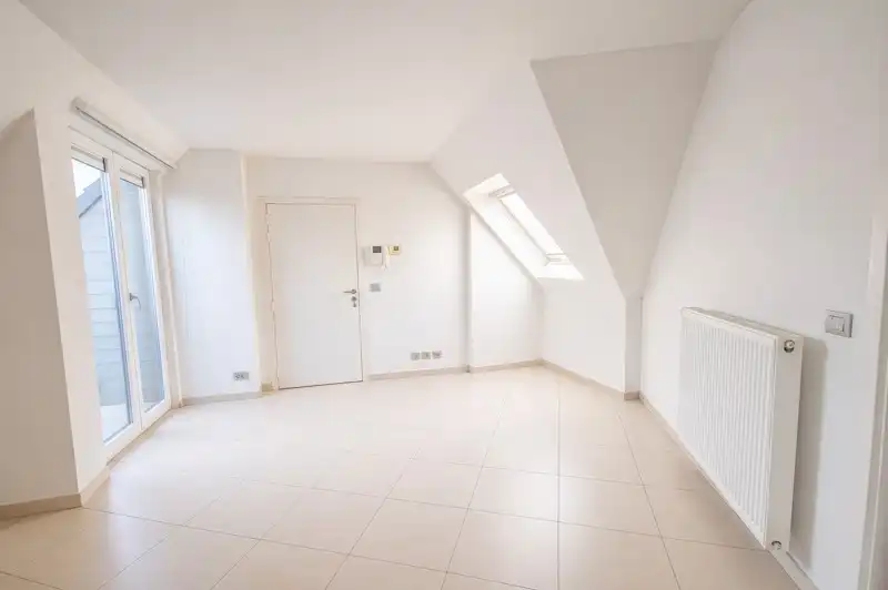 Instapklaar 1 slaapkamer appartement TE HUUR op topligging in Waregem 🏡✨ foto 3