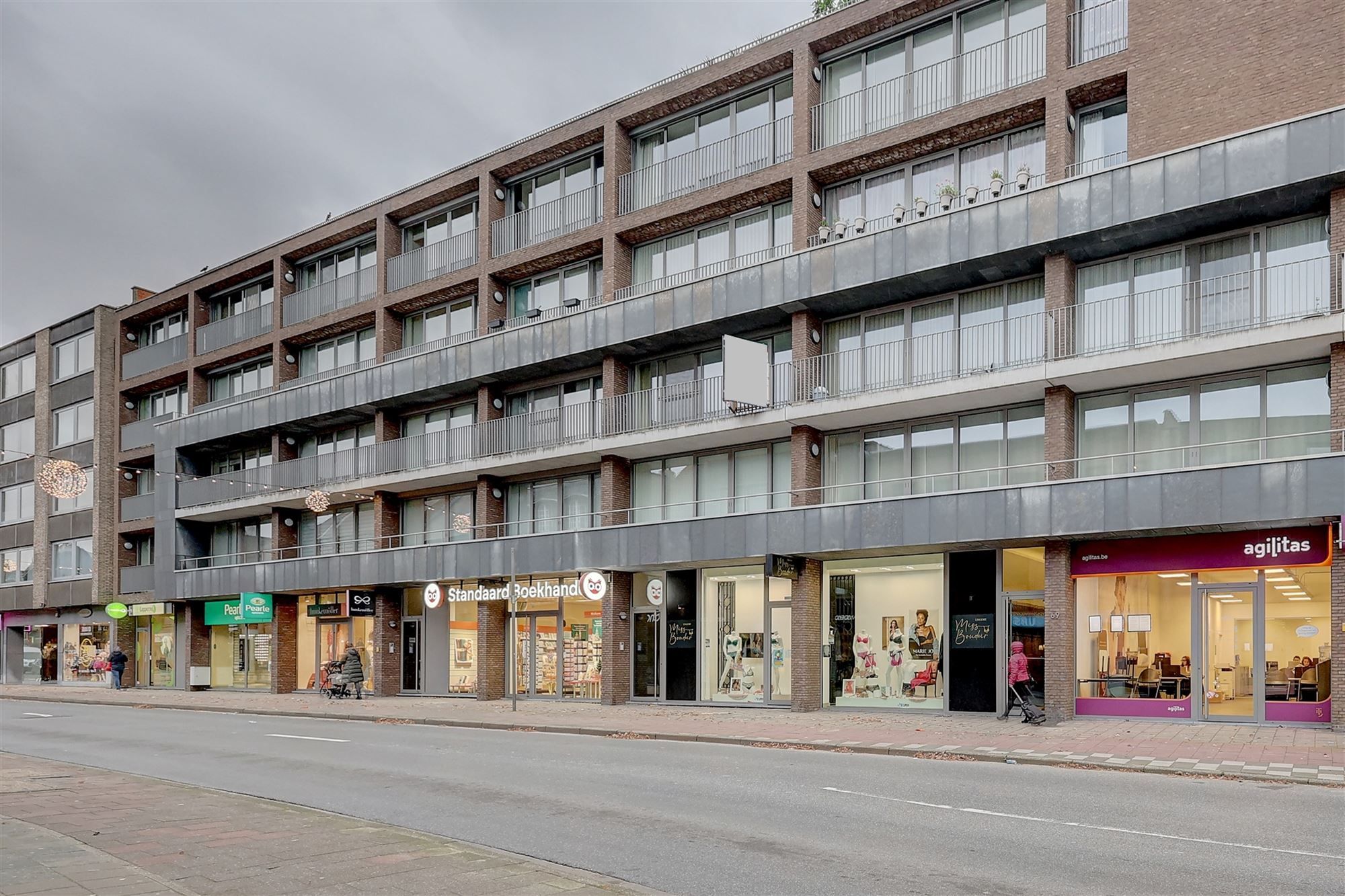 Prachtig appartement met twee slaapkamers en terras te huur in centrum Wilrijk foto 11