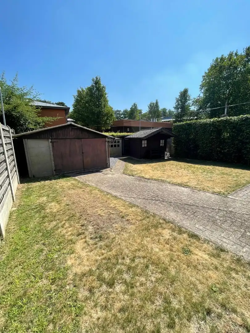 Verzorgde halfopen woning met 3 slaapkamers, garage en tuin nabij het centrum van Mol foto 3