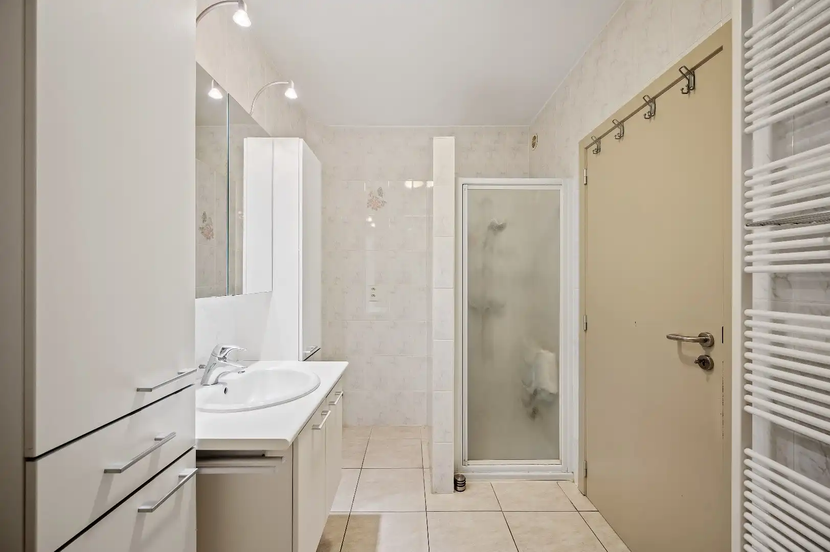 Ruim, instapklaar appartement met terras, lift en garage in Tienen  foto 7