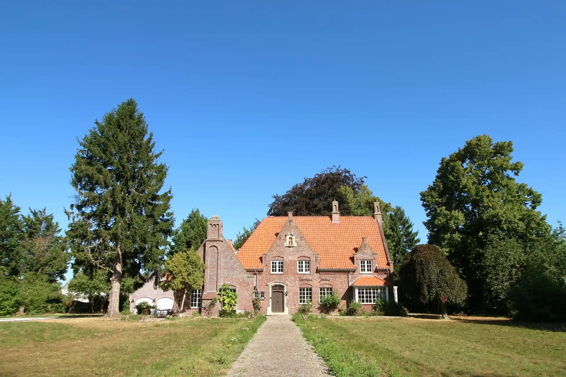 Karaktervol landhuis op uitzonderlijk perceel foto 2