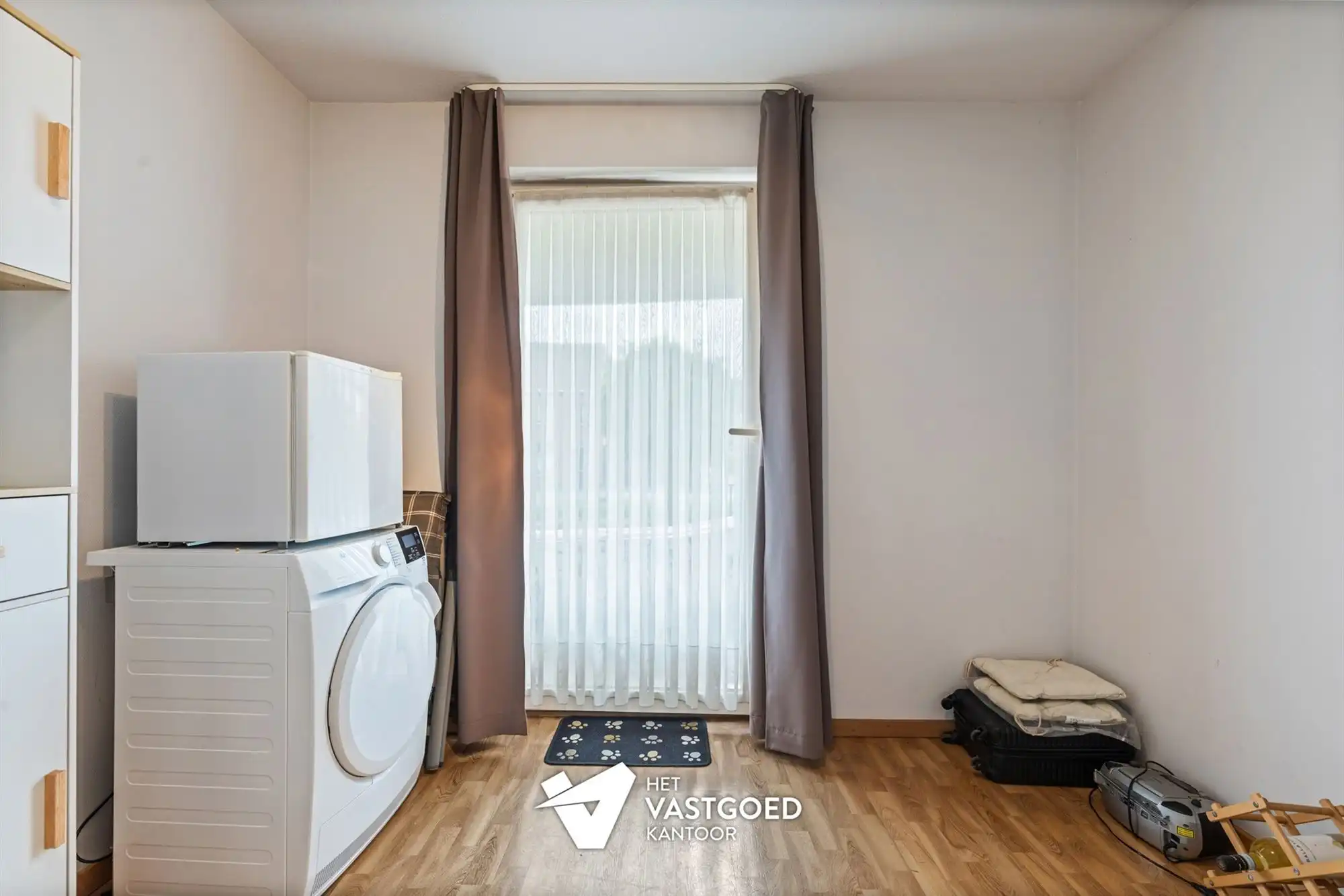 RUIM GELIJKVLOERS 2 SLAAPKAMER APPARTEMENT MET OVERDEKTE AUTOSTAANPLAATS IN BERINGEN CENTRUM foto 15