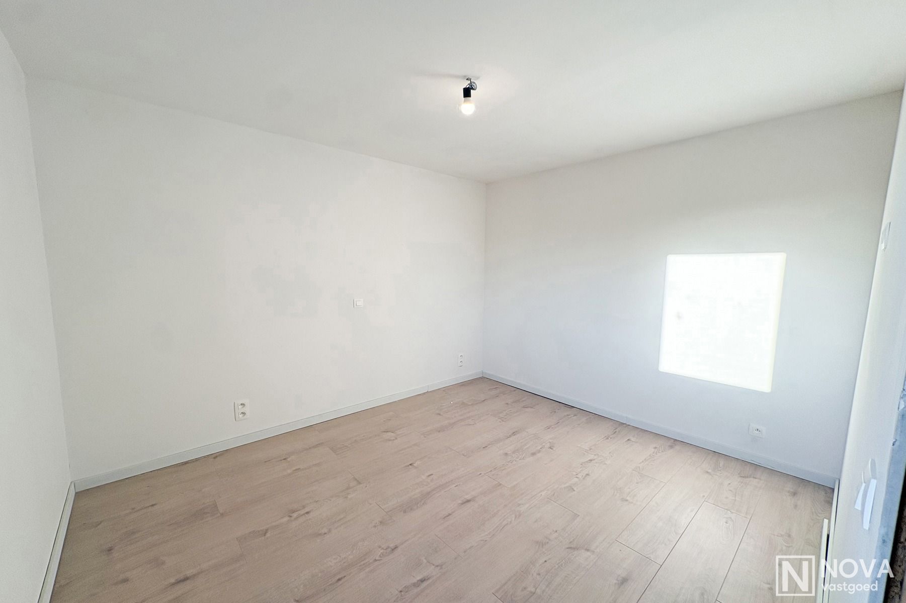 Volledig vernieuwde woning met 3 slaapkamers en tuin. foto 13