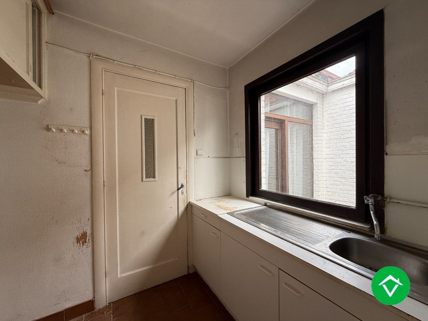 Rijwoning met 3 slaapkamers en tuin op centrale ligging te Roeselare foto 7