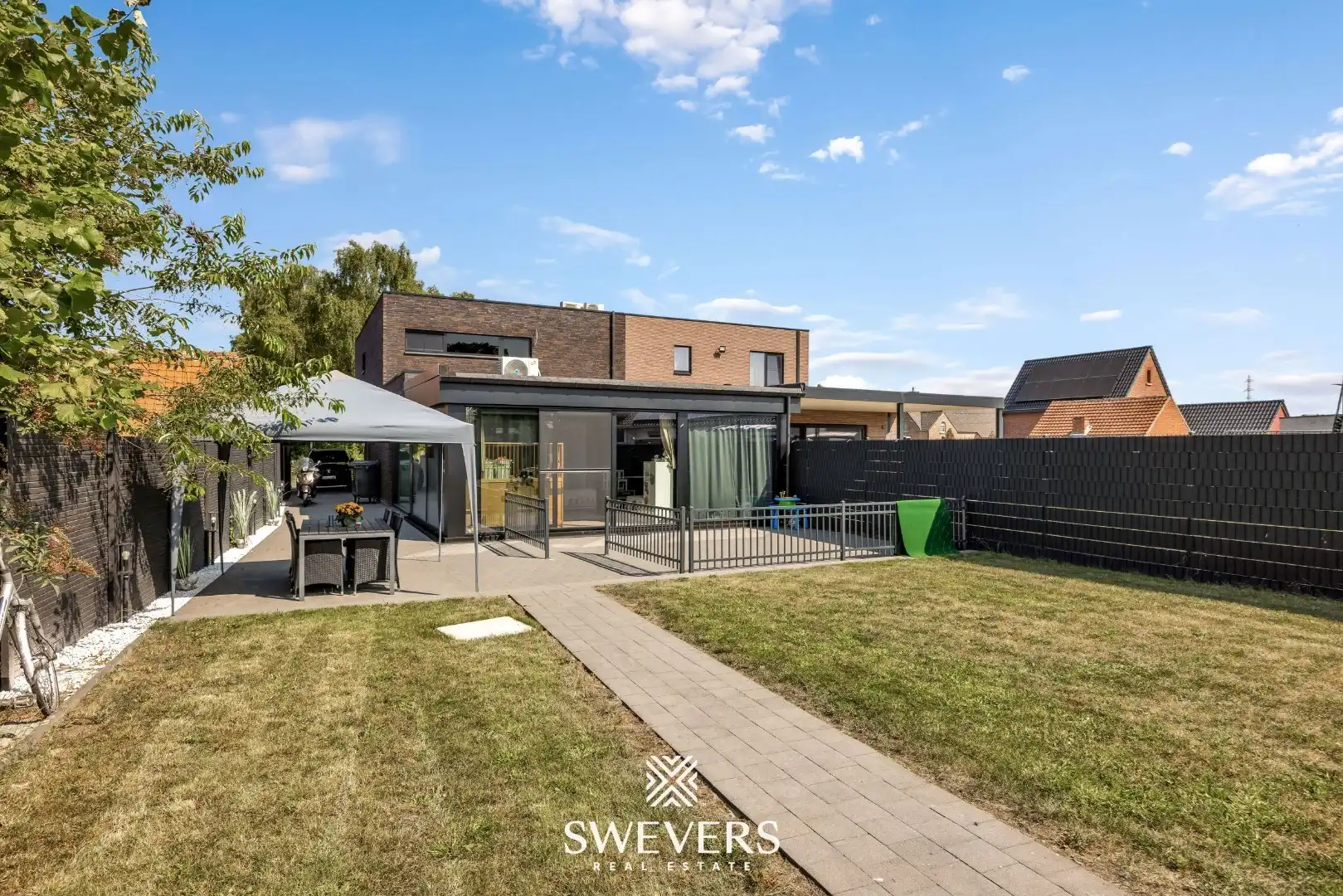 Stijlvol wonen op een ruim perceel met 4 slaapkamers en topafwerking foto 36