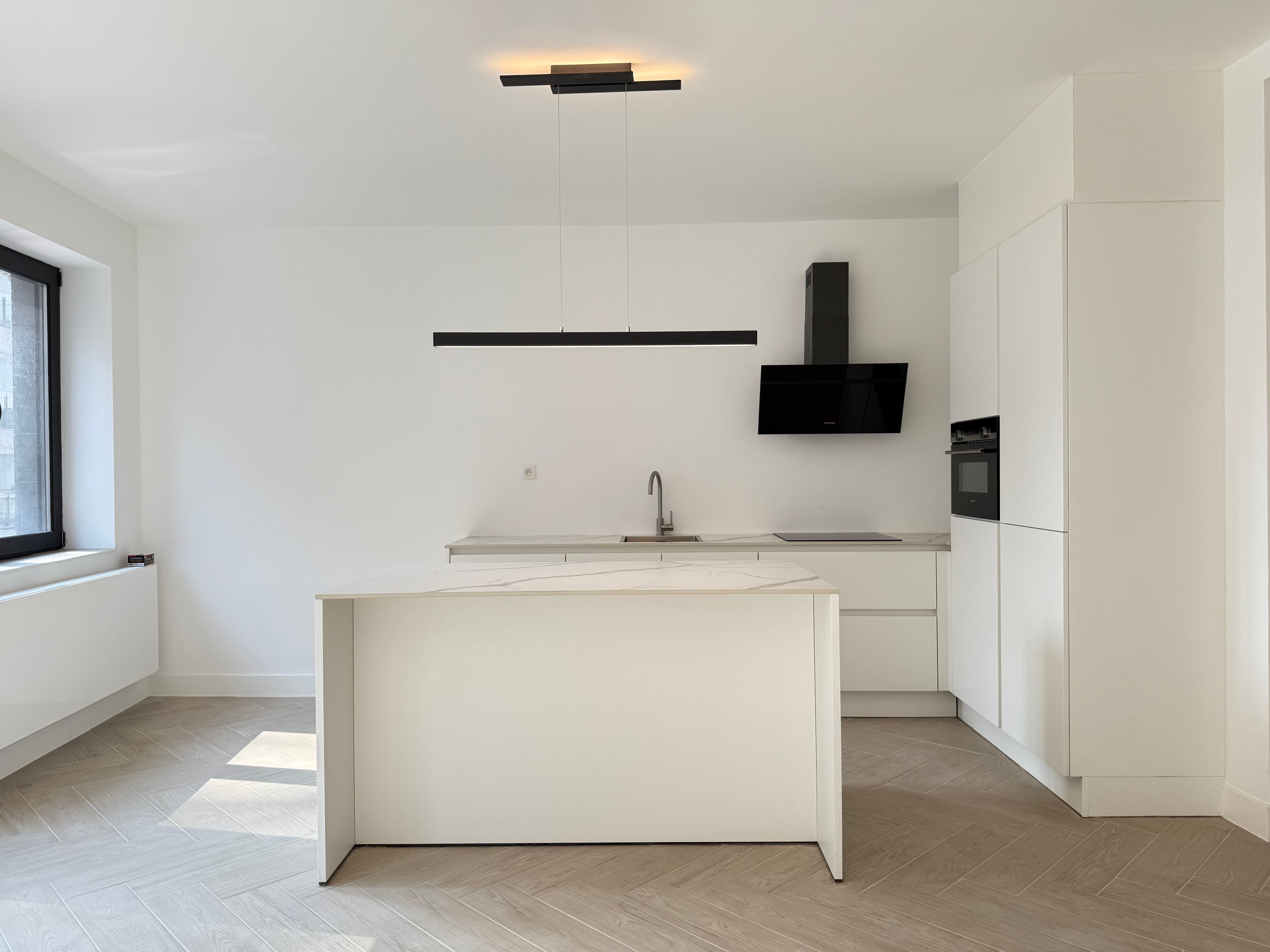 Subliem gerenoveerd appartement met terras foto 3