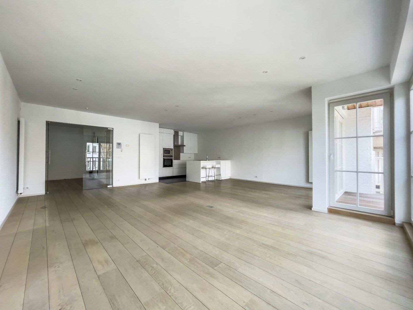 Recent appartement met OPEN ZICHT, zeer goed gelegen in een rustige straat vlakbij het Driehoeksplein. foto 4