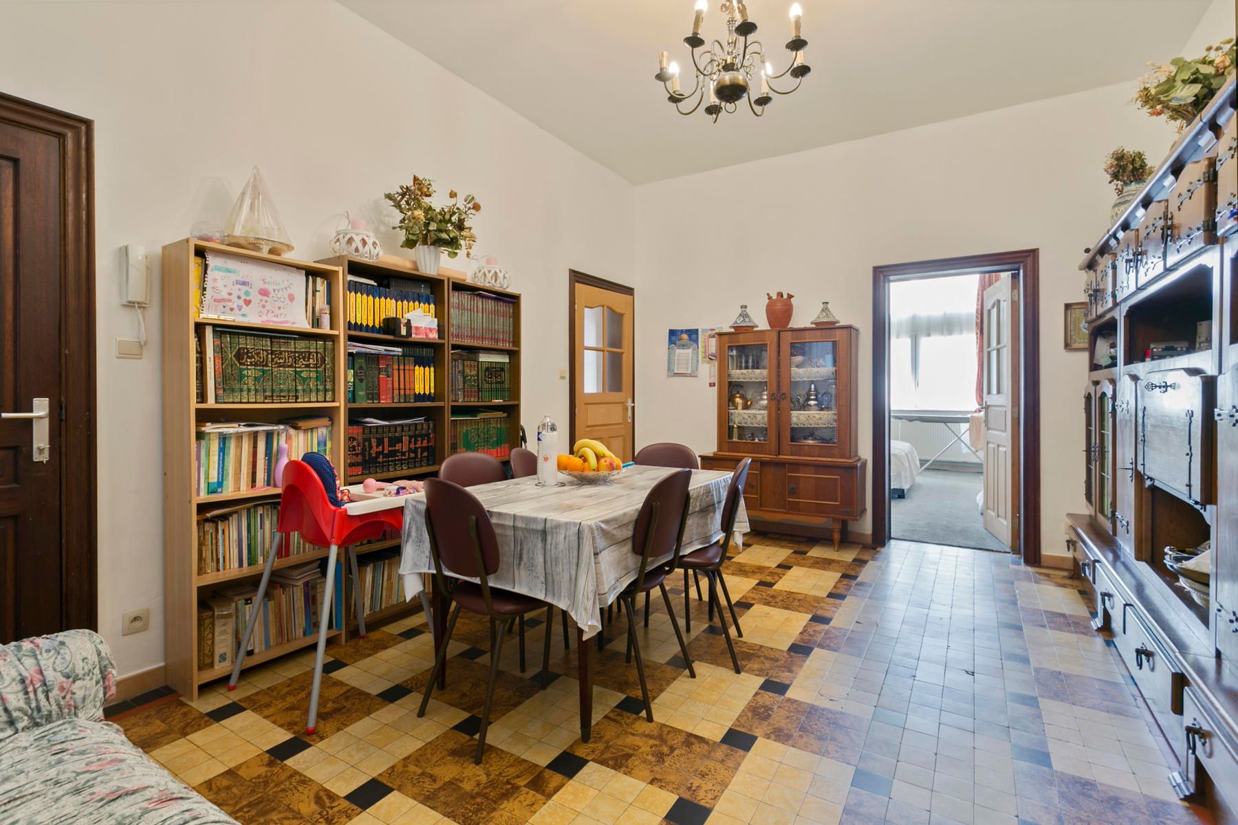 Karaktervol opbrengstgebouw op toplocatie in Ronse! foto 5