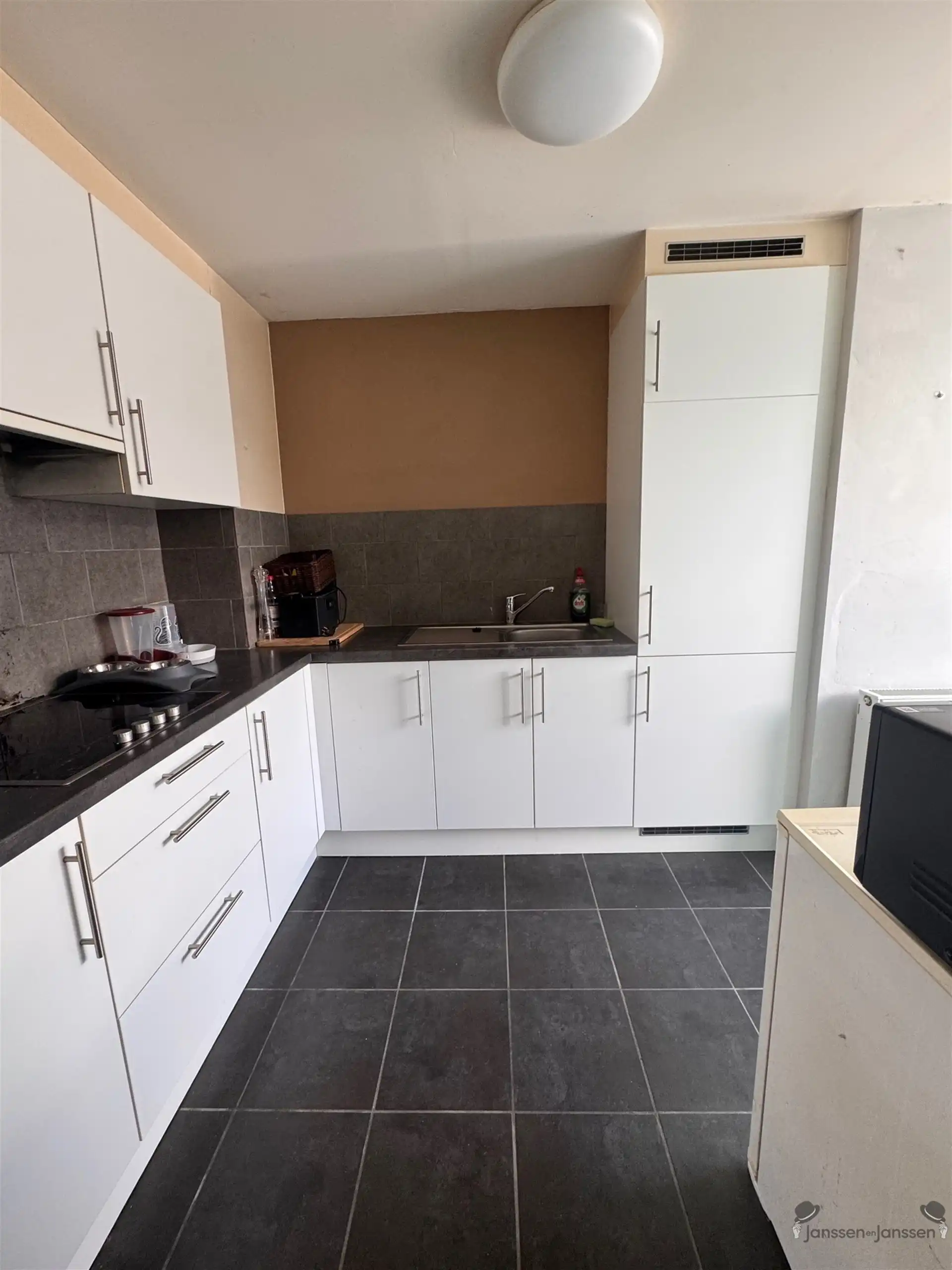 centraal gelegen appartement met 2 slaapkamers foto 6