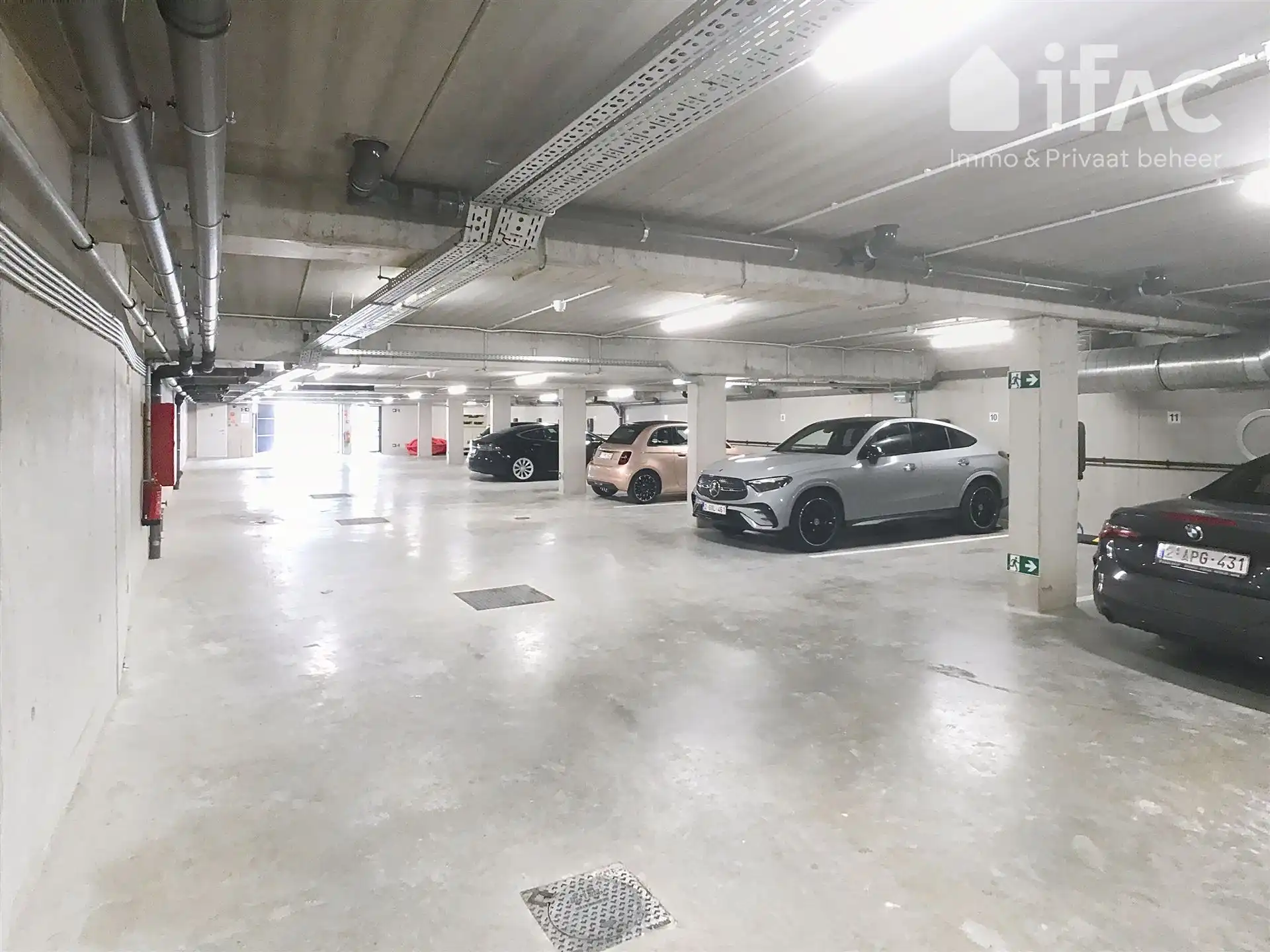 Binnenstaanplaats in kleinschalige parking foto 3