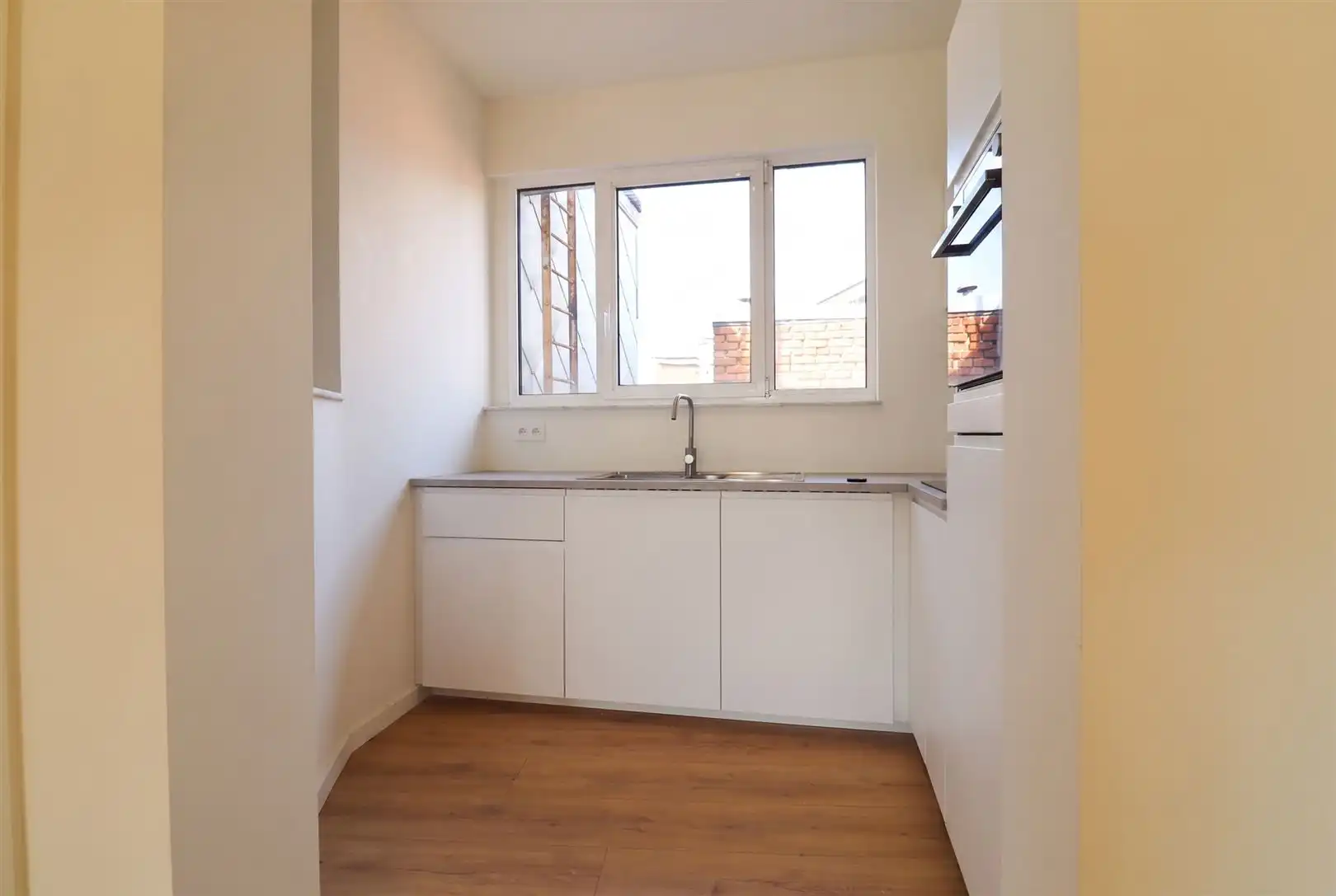 Gerenoveerd één slaapkamer appartement op centrale locatie foto 8