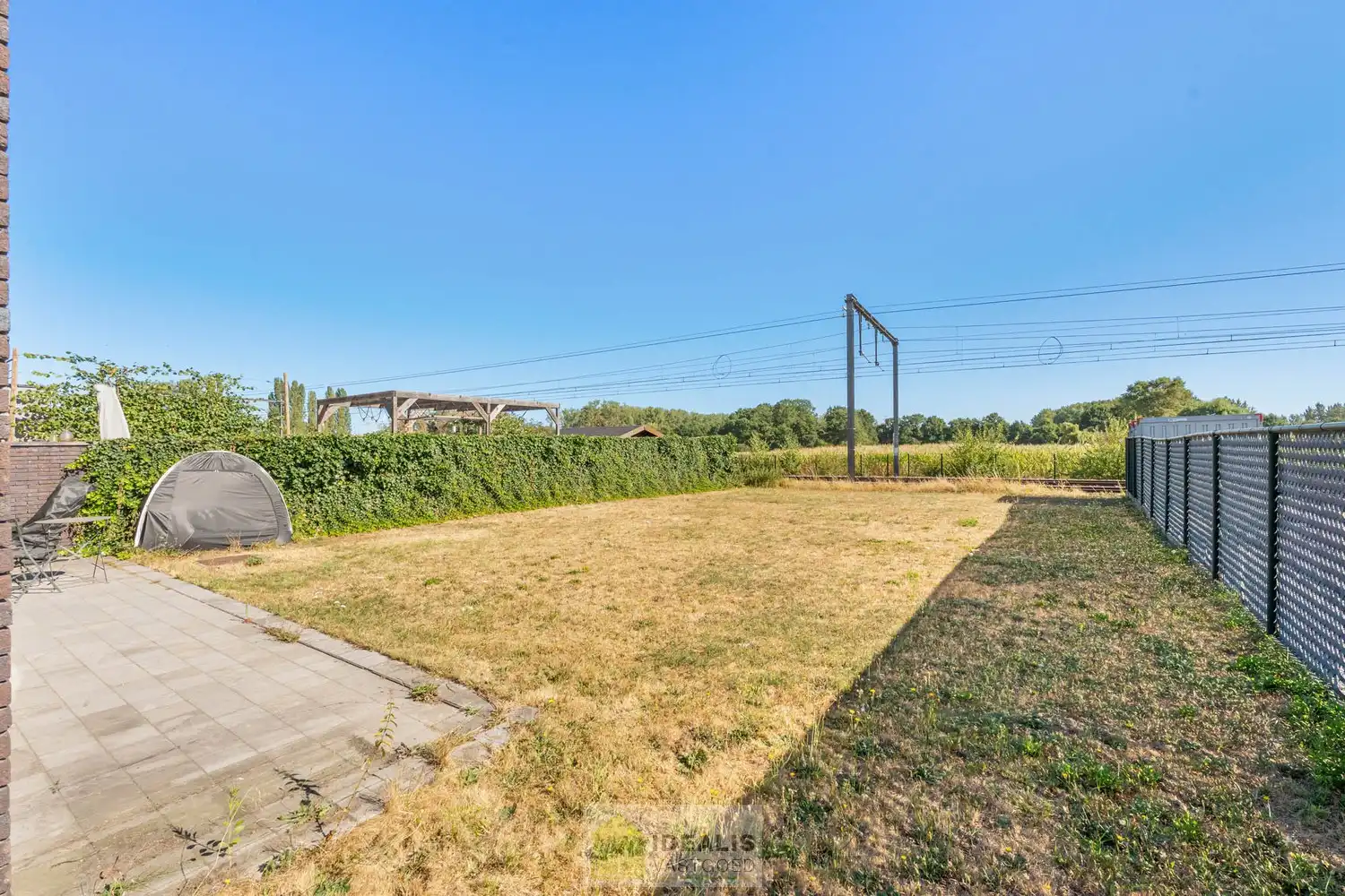 IDEALIS VASTGOED – GELIJKVLOERSE KANTOORRUIMTE MET BOVENLIGGEND APPARTEMENT OP EEN ZICHTLOCATIE IN DIEPENBEEK! Deze gelijkvloerse kantoorruimte van + - 105m² met bovenliggend apart toegankelijk appartement van + - 97 m² met zeer ruim terras is gelegen langs de Steenweg in Diepenbeek en heeft ruim voldoende parkeergelegenheid op eigen terrein. De perfecte zet voor zij die op zoek zijn naar een interessante investering op een zichtlocatie! foto 33