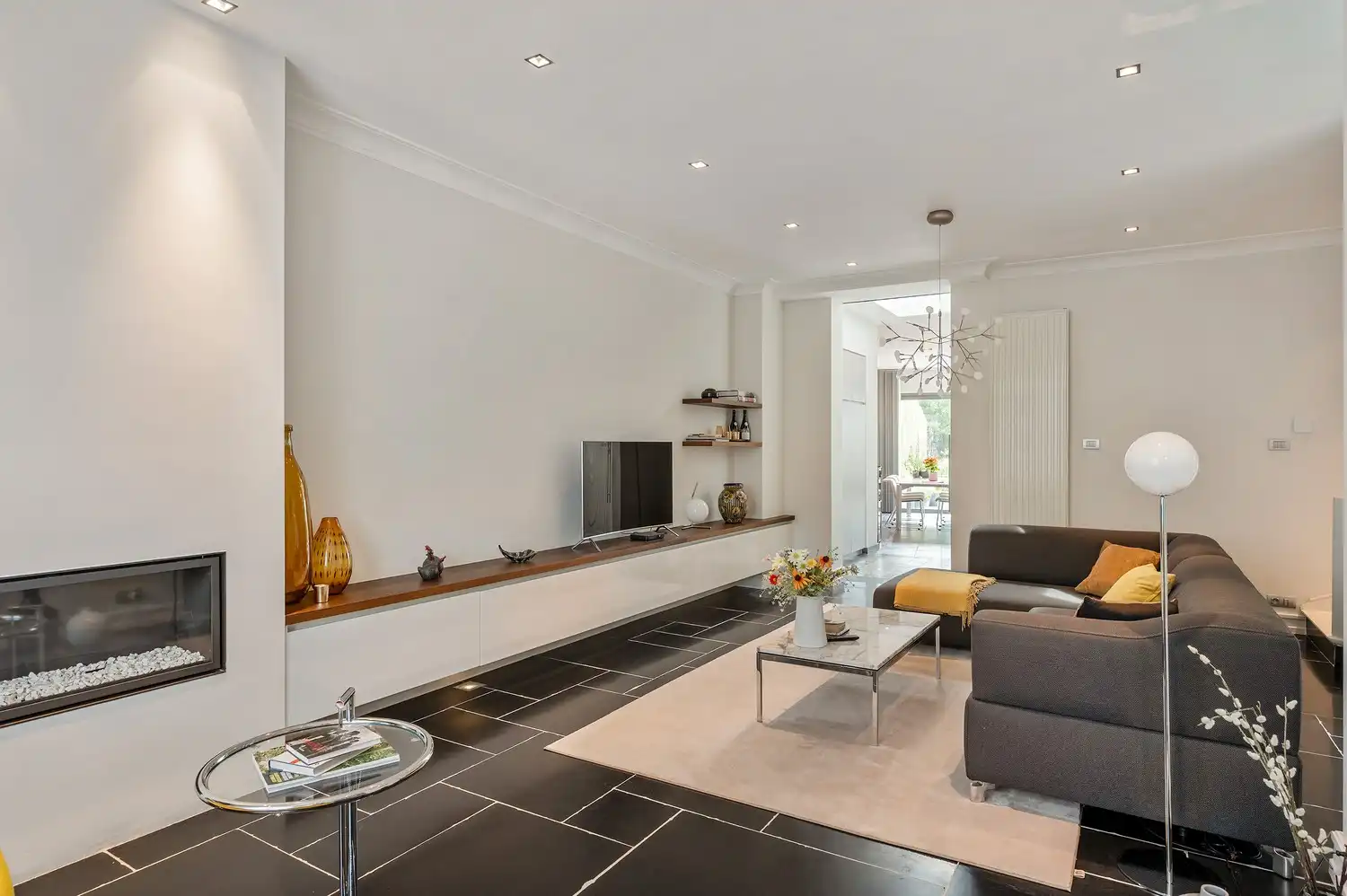 Halfopen woning op toplocatie met zwemvijver en garage. foto 6