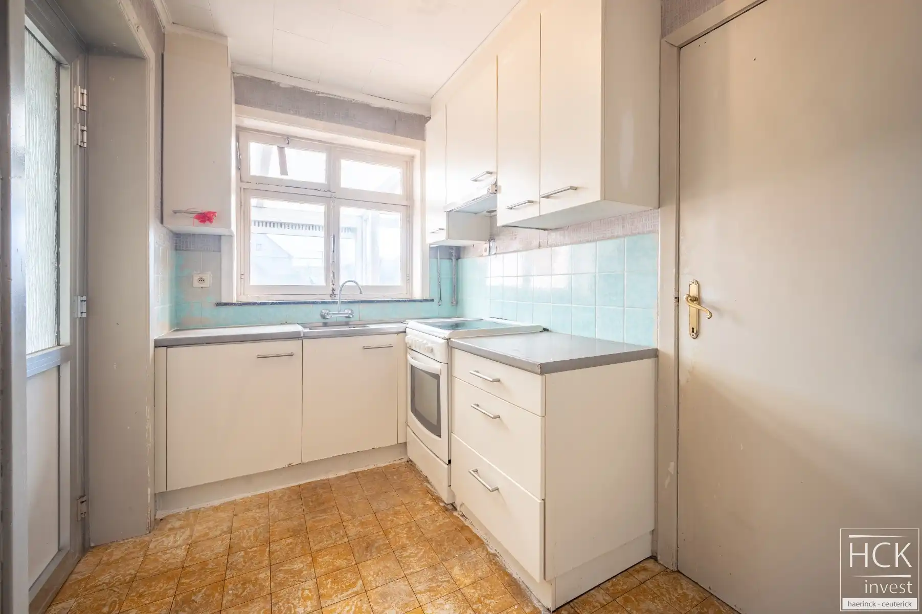 ZULTE - Charmante te renoveren woning met 3 SLPK, garage & 2 zolders!! foto 9