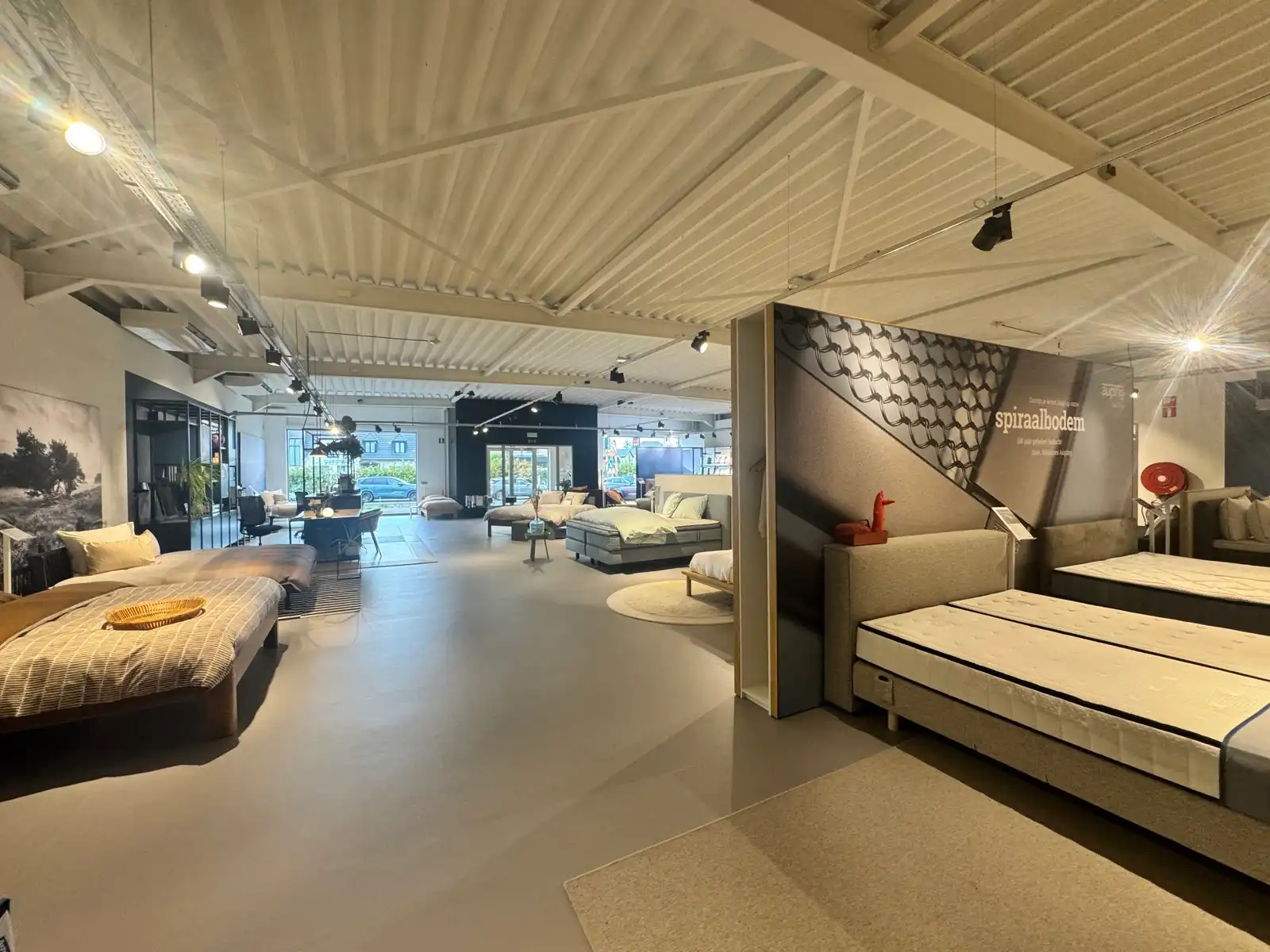 Handelsruimte / showroom te huur aan de Antwerpseweg in Geel foto 4