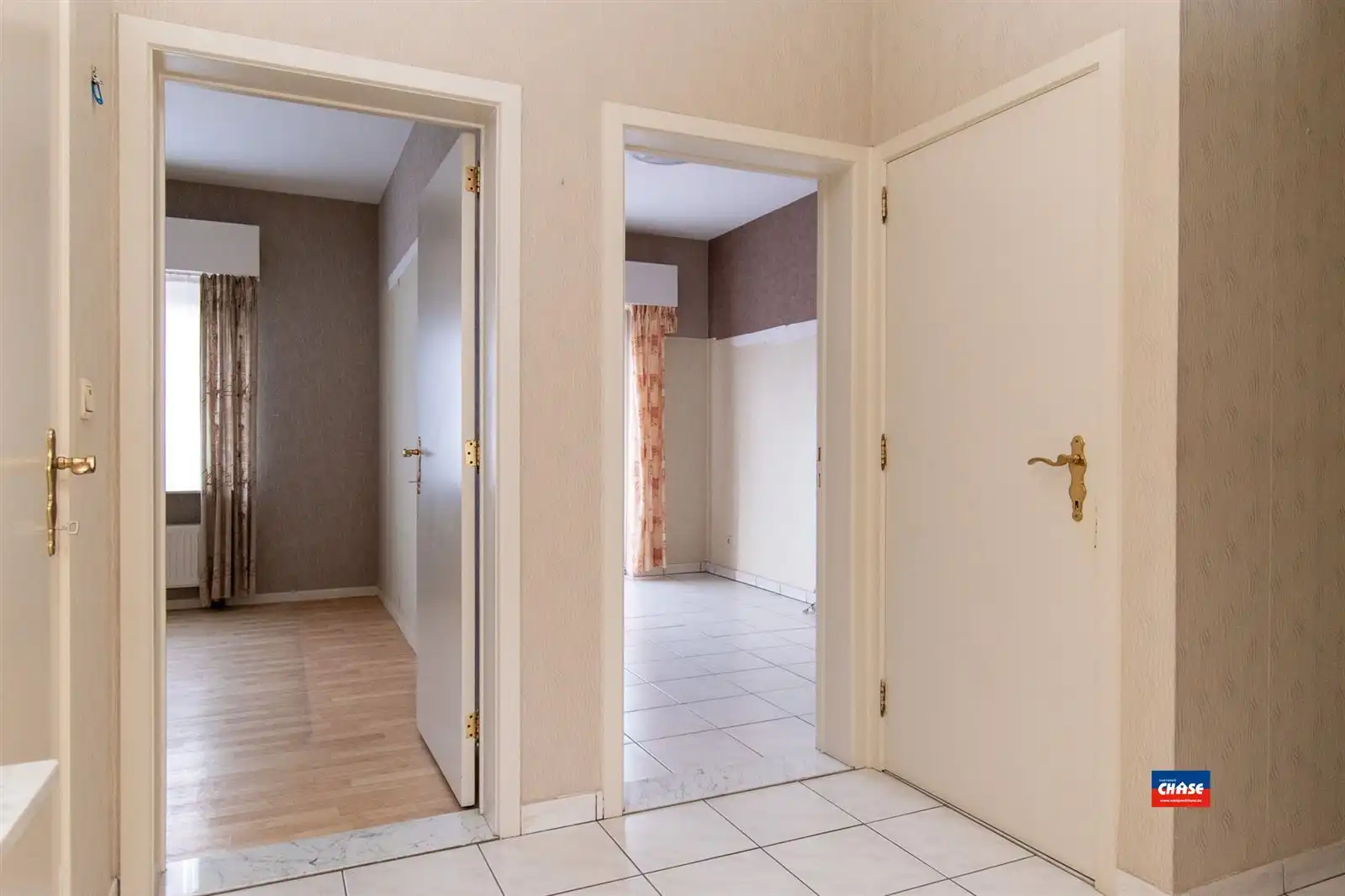 Verzorgd appartement met 2 slaapkamers, koertje en grote garagebox foto 6