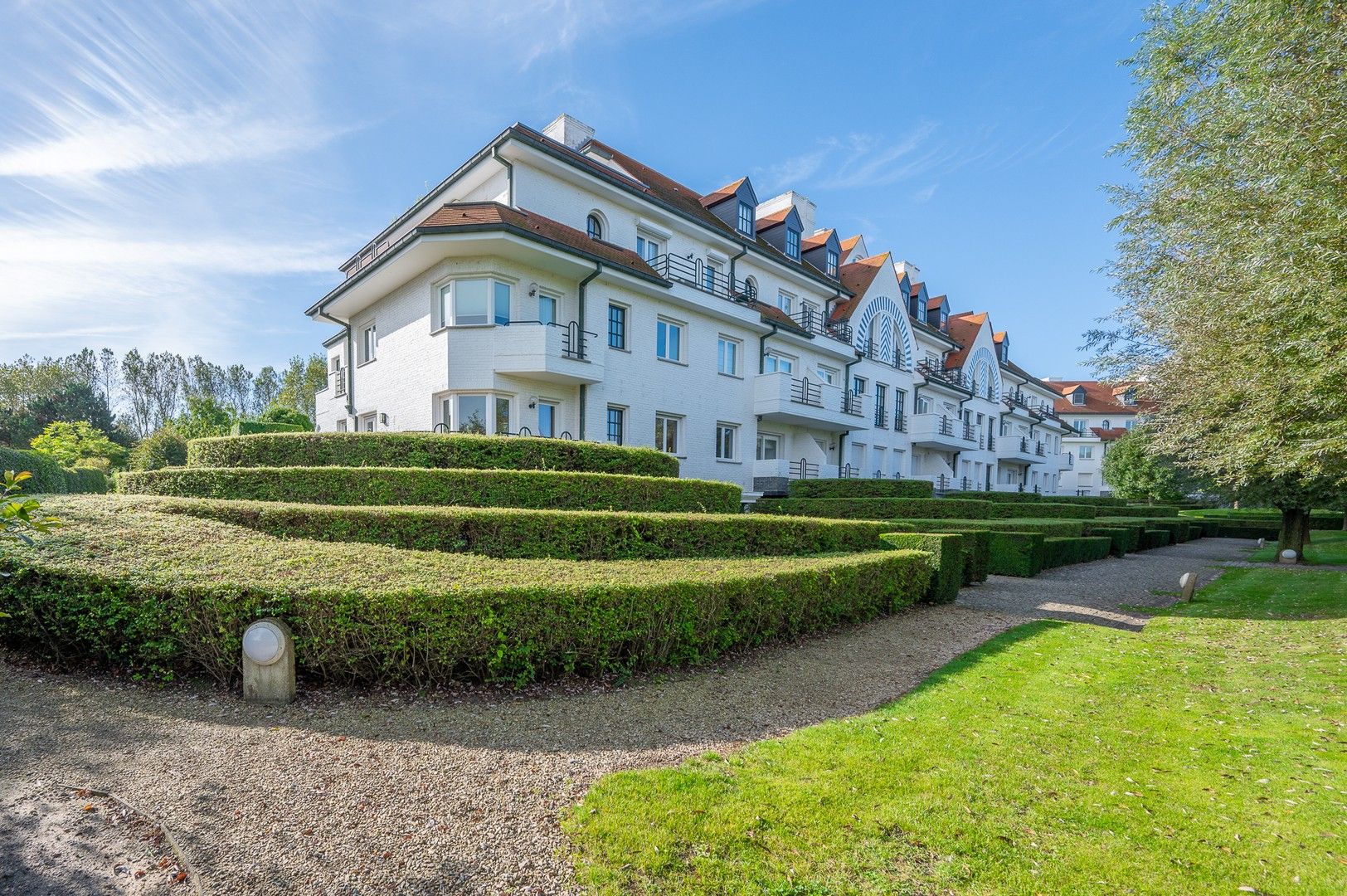 Prachtig gerenoveerd appartement gelegen in het exclusieve domein Tennis Gardens. foto 15