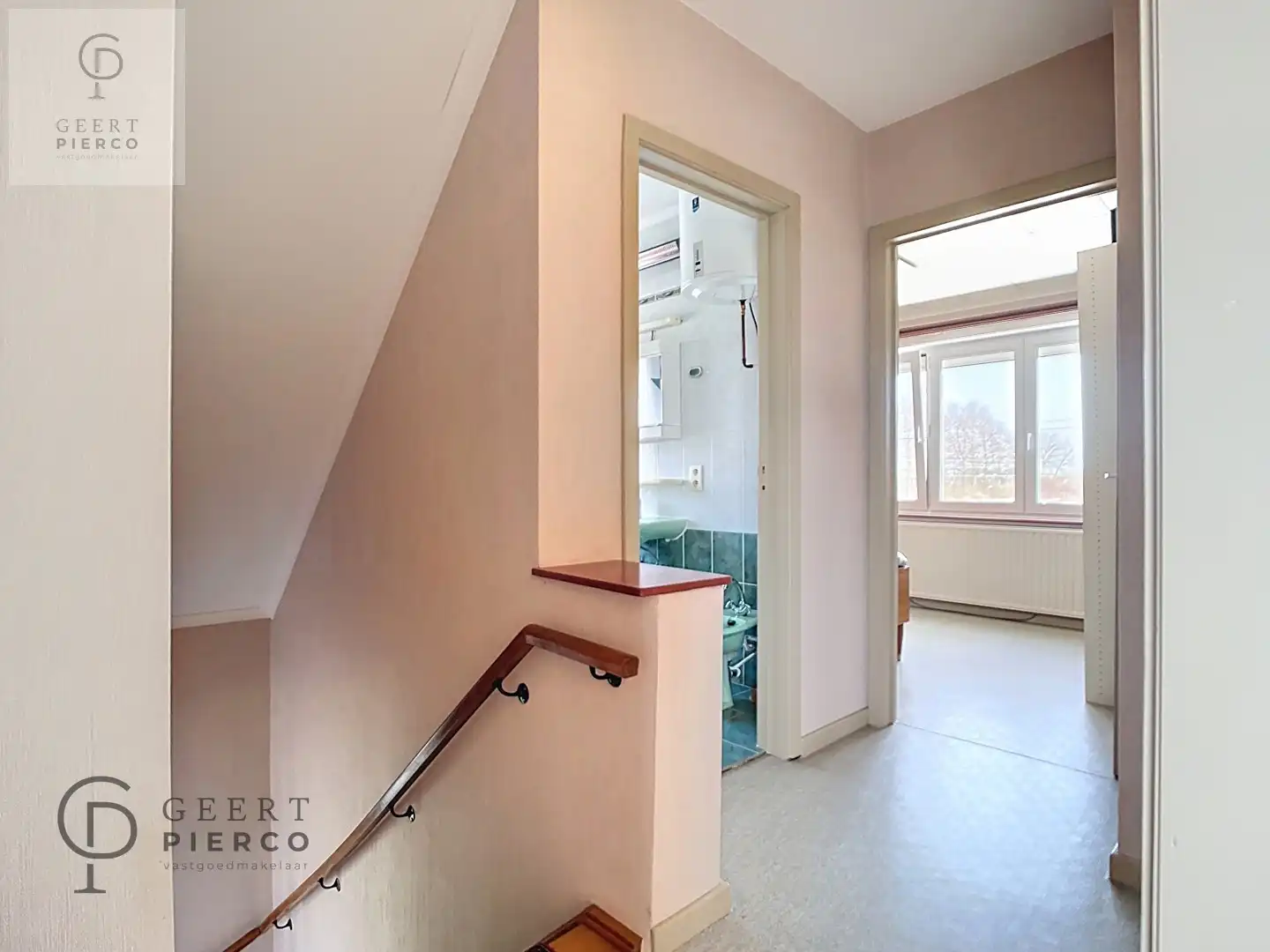 Leuke halfopen woonst op een topligging in Landen foto 13