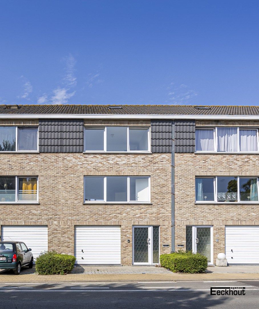 Ruime bel-étage woning met mooie tuin op gunstige locatie te Bredene! foto {{pictureIndex}}