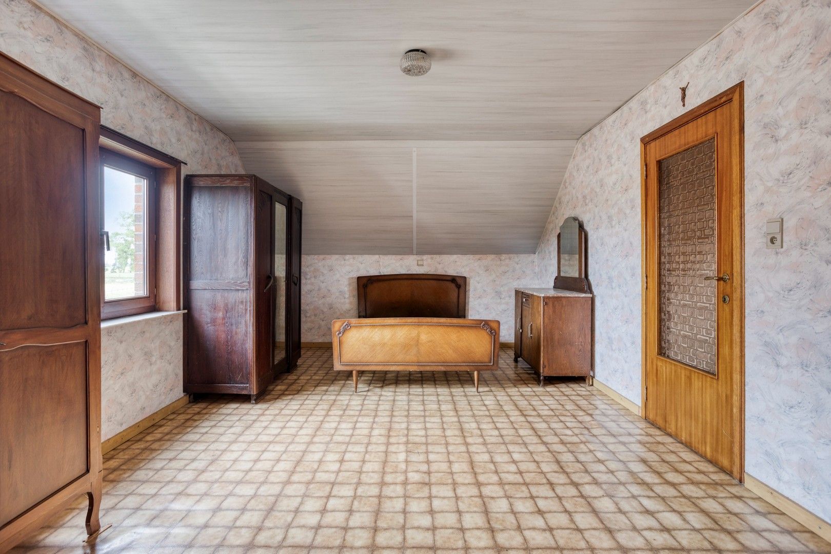 Alleenstaande woning met grote tuin en weiland op 3.846 m² foto 11