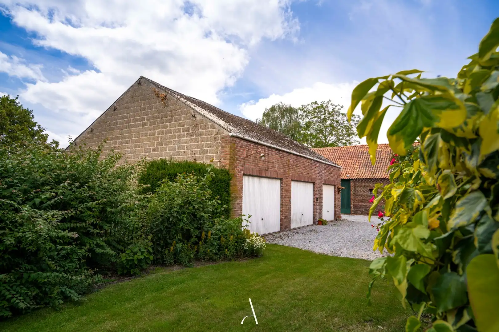 Karaktervolle hoeve-eigendom met drie afzonderlijke gebouwen op ca. 2.323 m² in landelijke omgeving van Kinrooi foto 19