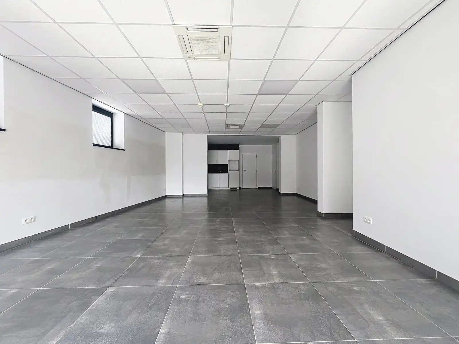 Handelspand te huur nabij het centrum van Tienen foto 6