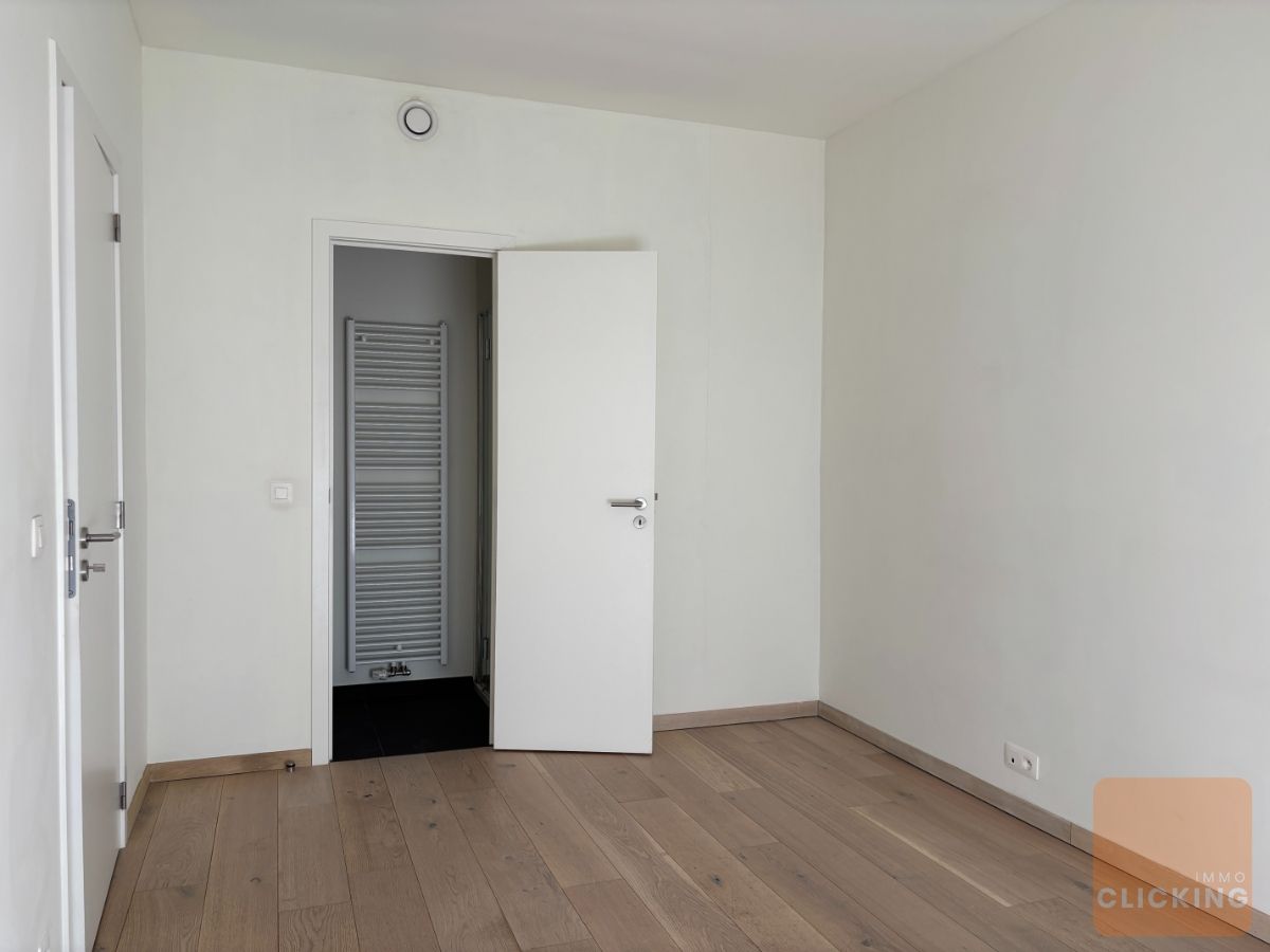 Tof 1 slaapkamerappartement met terras en tuintje foto 10