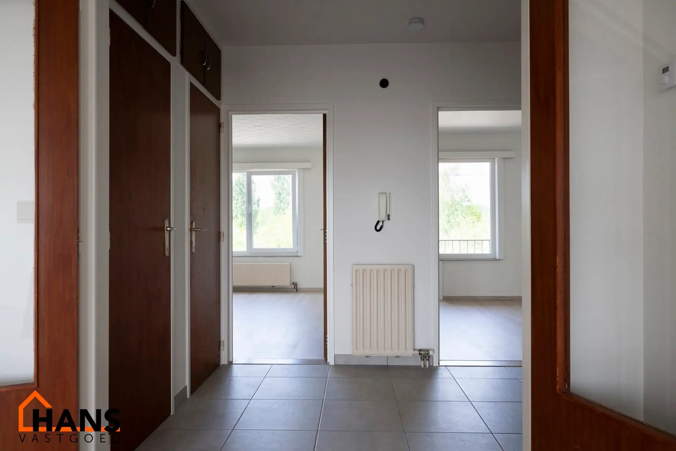2 slaapkamerappartement met garage. foto 6