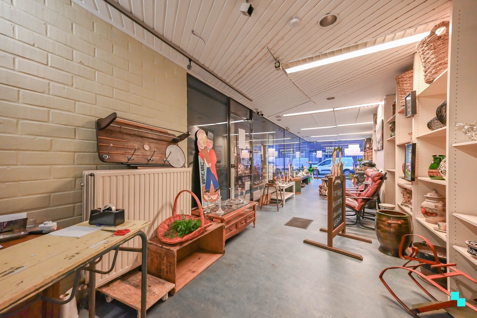 Opbrengsteigendom met winkelruimte én ruime garage in centrum Izegem foto 3