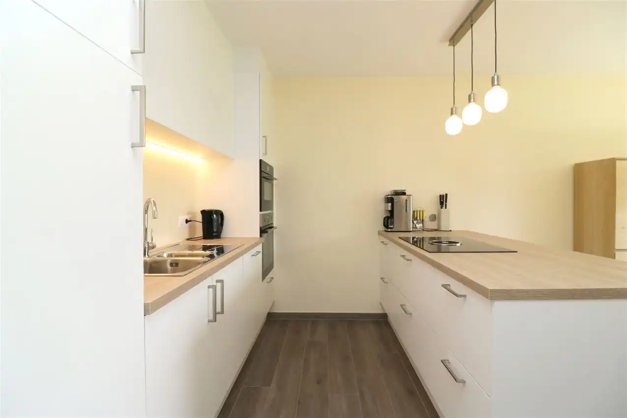 Gelijkvloers app., twee slaapkamers, autostaanplaats nabij centrum foto 14