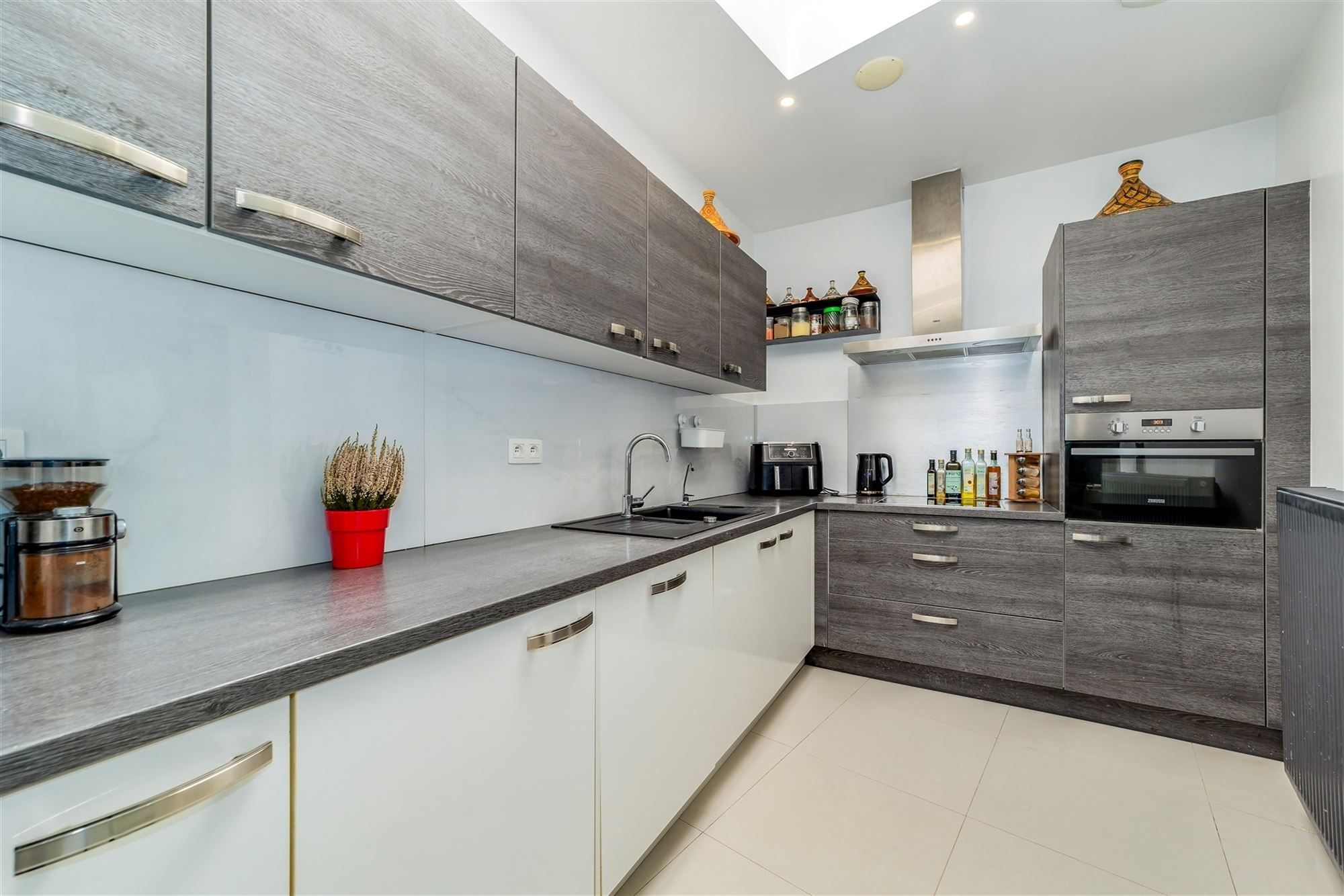 Instapklaar huis met 3 slpk en voortuin foto 5