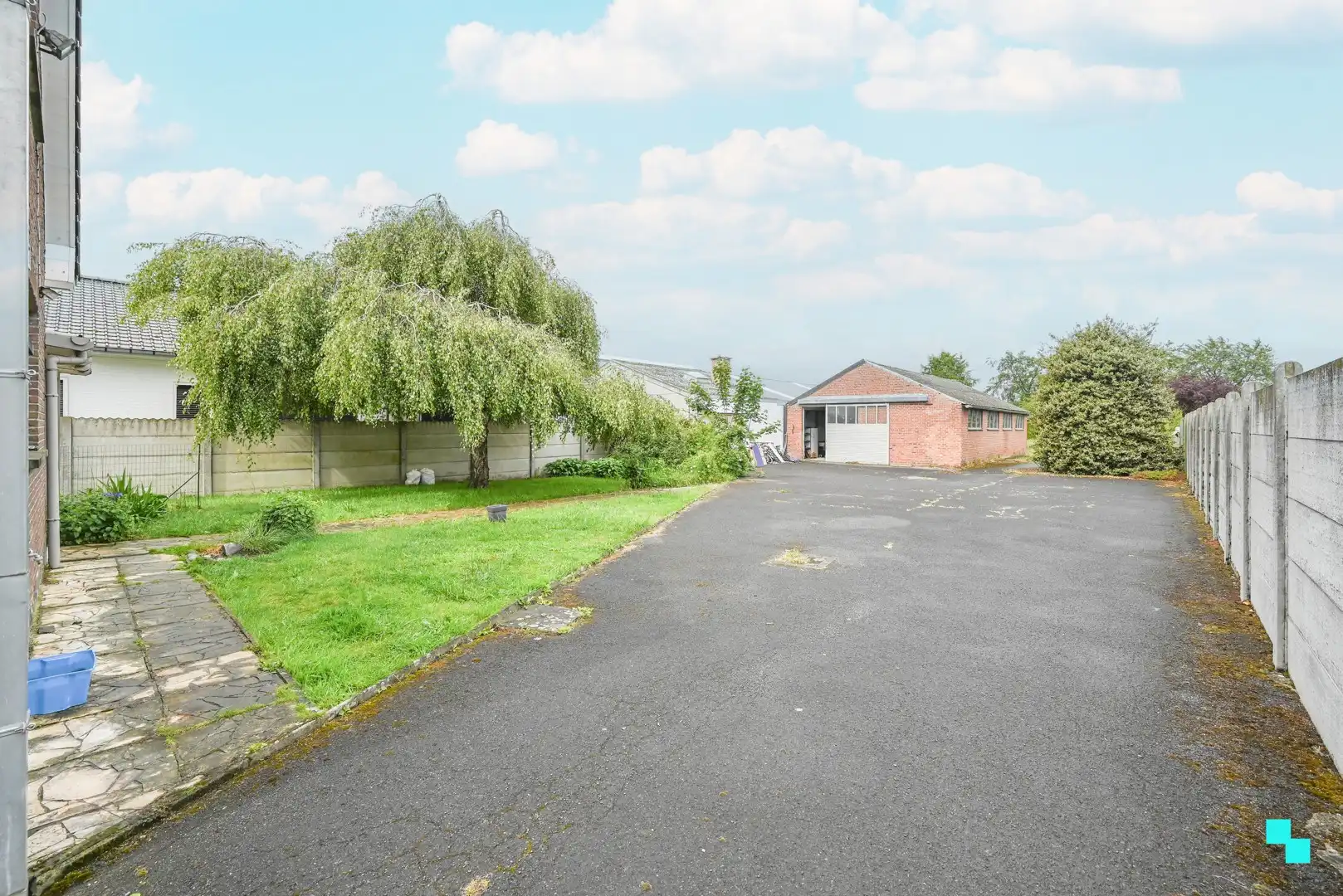 Alleenstaande woonst met atelier/loods foto 13
