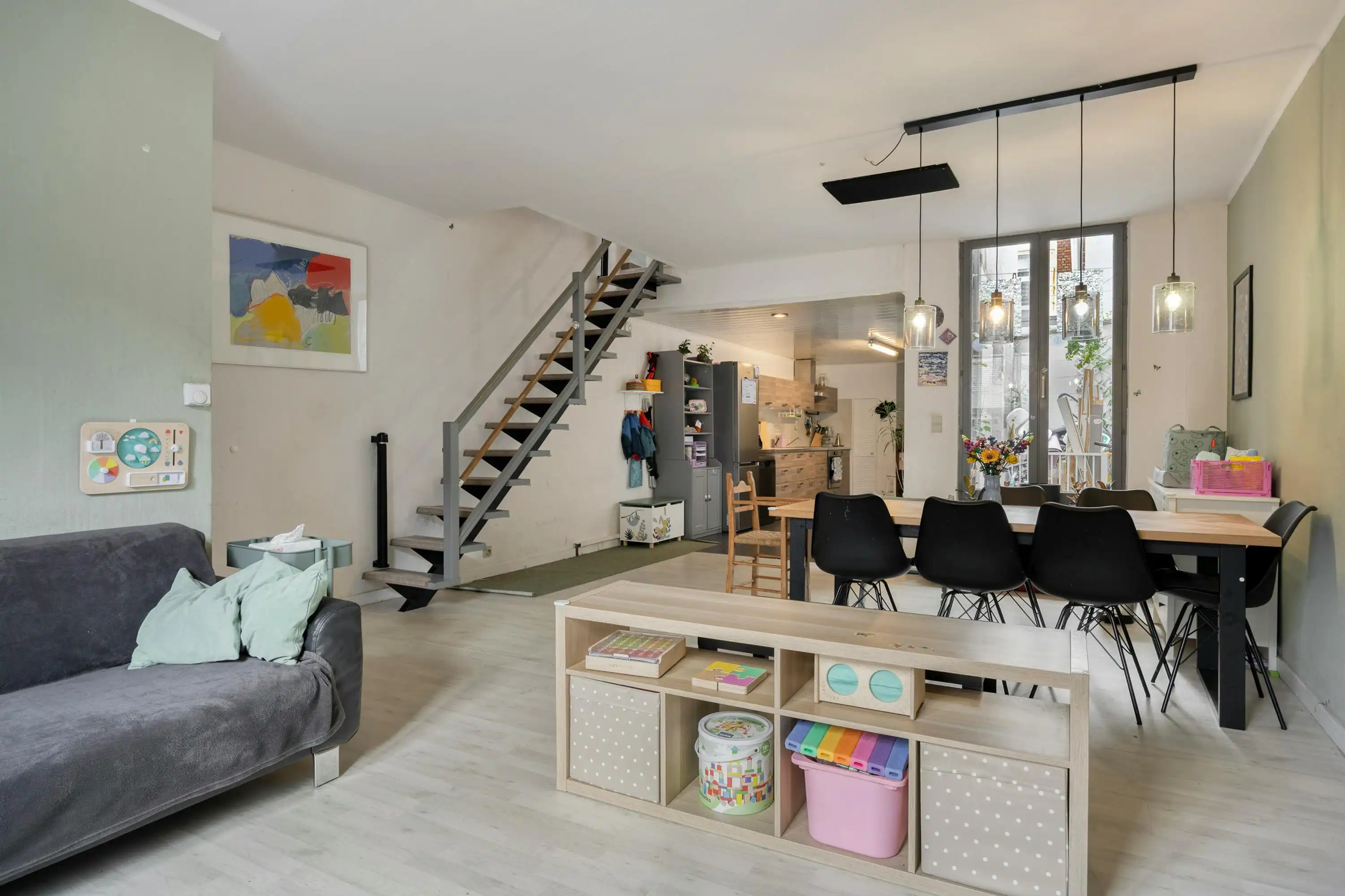 Huis met 4 slaapkamers en stadskoer te Deurne! foto 4