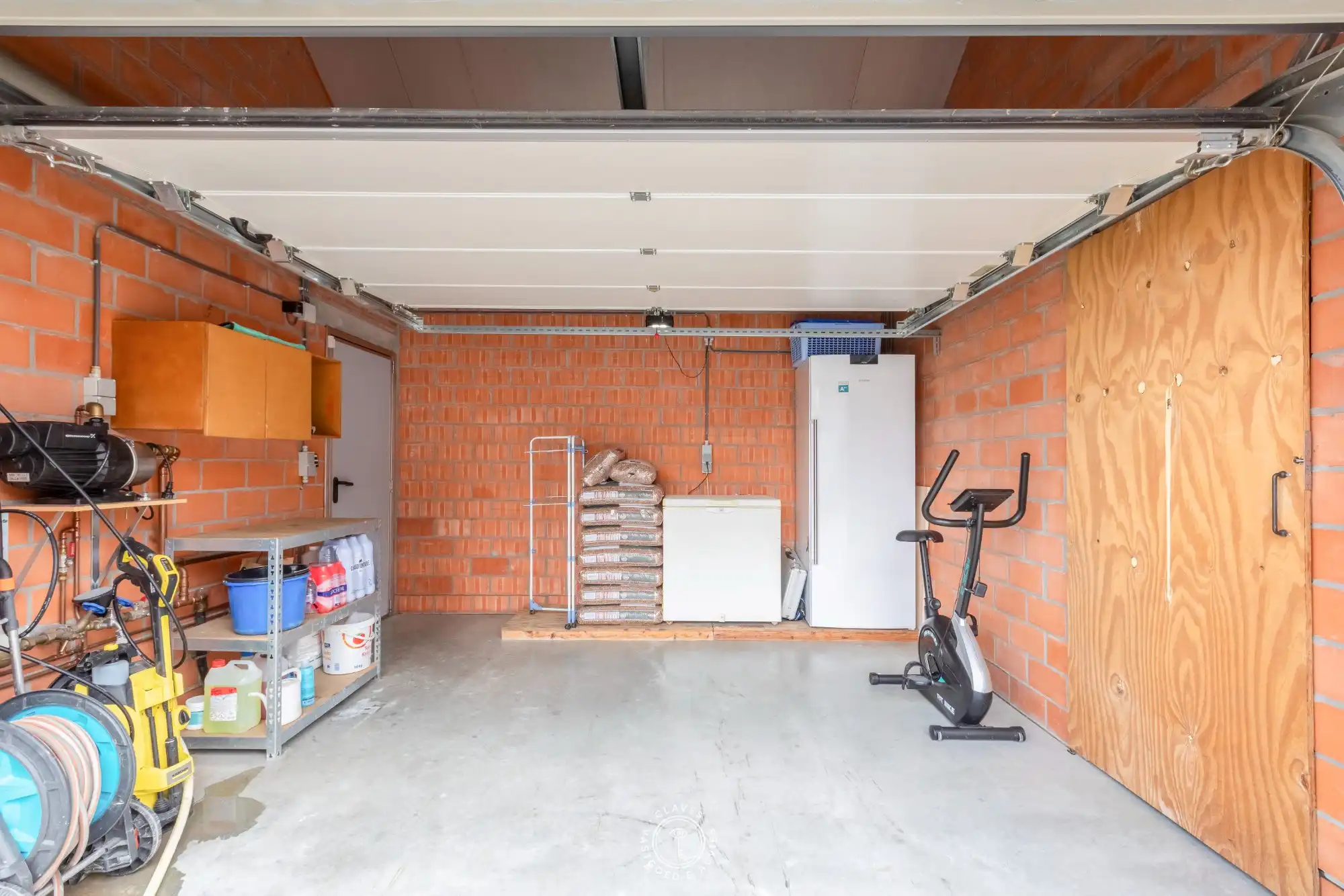 Charmante en ruime woning met 4 slaapkamers en 3 garages foto 6