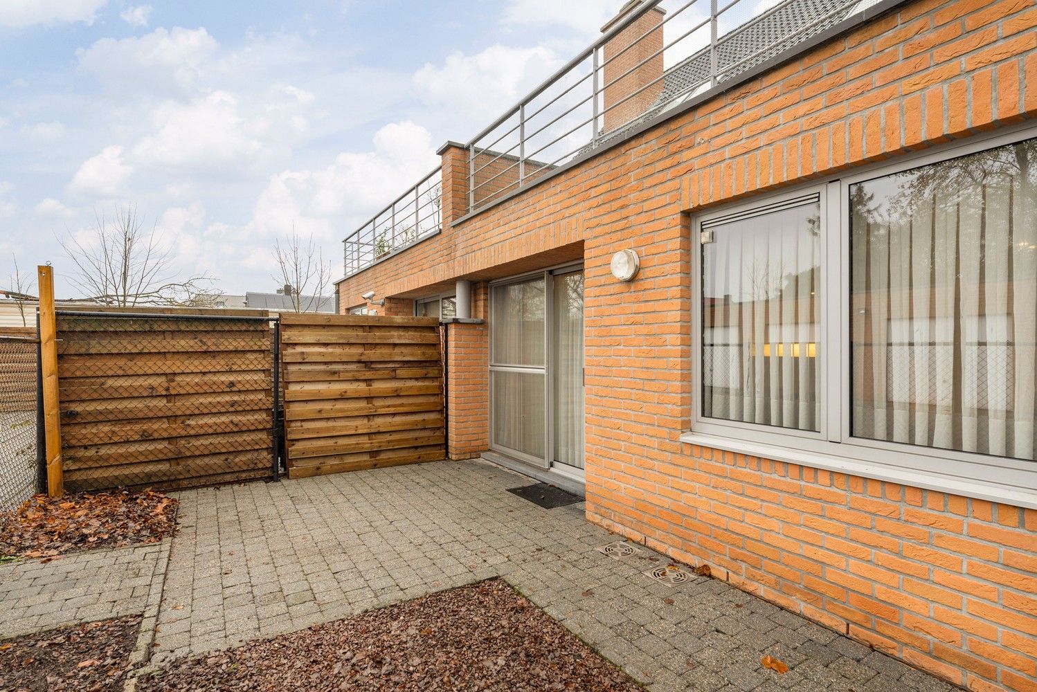 Gelijkvloers appartement met uitnodigend groot terras met tuintje ! foto 17