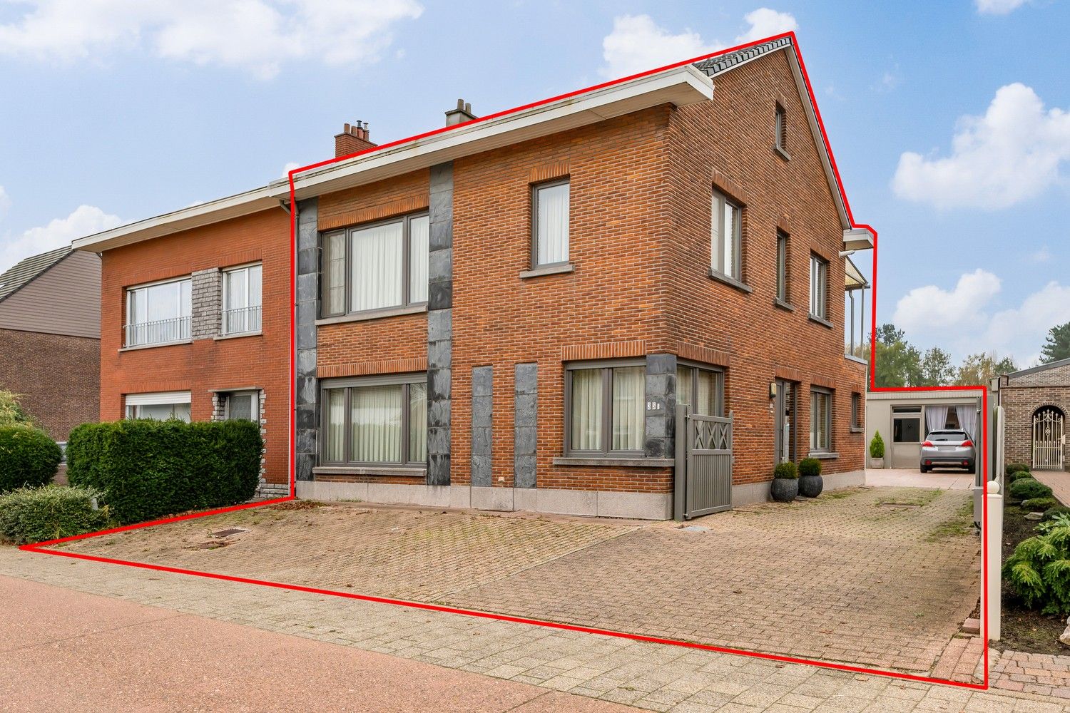 INSTAPKLARE, GOED ONDERHOUDEN RUIME WONING + MAGAZIJN/GARAGE 100 M² foto 2